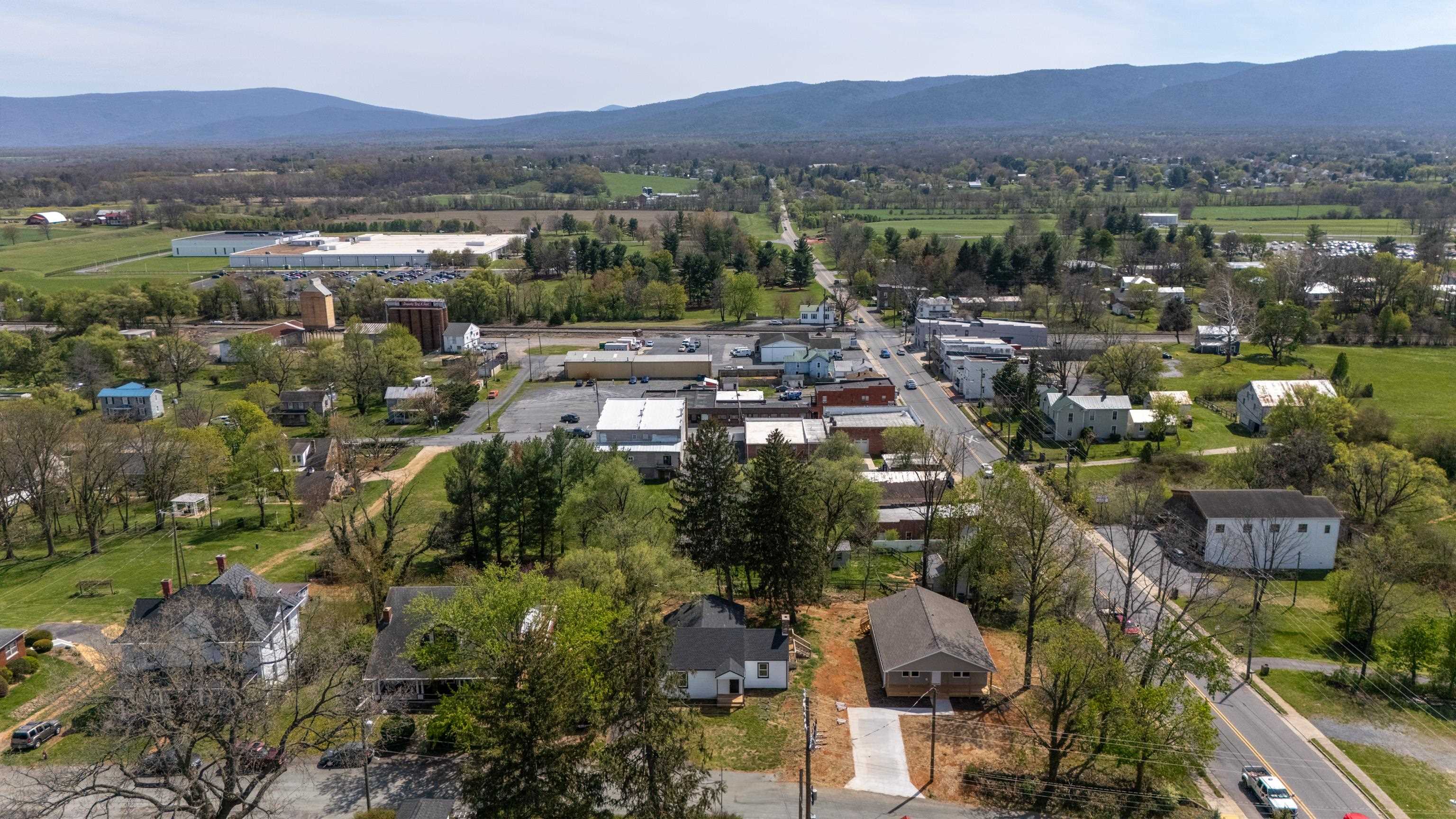 15 WEST HIGH ST, STUARTS DRAFT, Virginia 24477, 3 Bedrooms Bedrooms, ,2 BathroomsBathrooms,Residential,15 WEST HIGH ST,676980 MLS # 676980