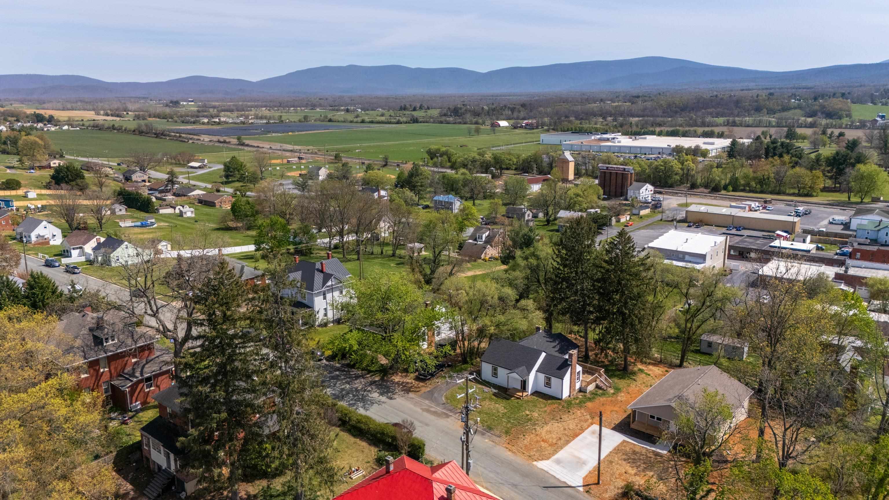 15 WEST HIGH ST, STUARTS DRAFT, Virginia 24477, 3 Bedrooms Bedrooms, ,2 BathroomsBathrooms,Residential,15 WEST HIGH ST,676980 MLS # 676980