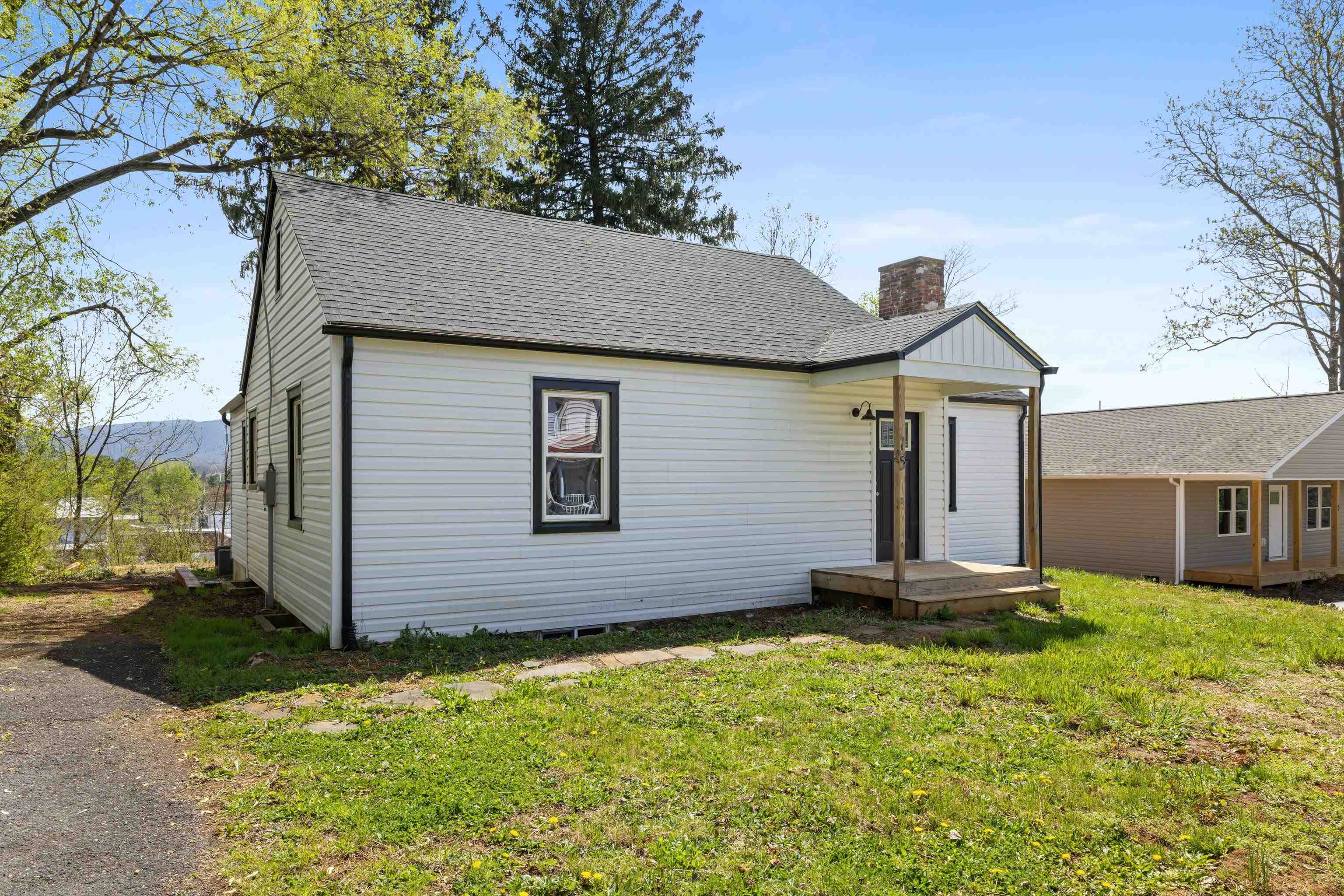 15 WEST HIGH ST, STUARTS DRAFT, Virginia 24477, 3 Bedrooms Bedrooms, ,2 BathroomsBathrooms,Residential,15 WEST HIGH ST,676980 MLS # 676980