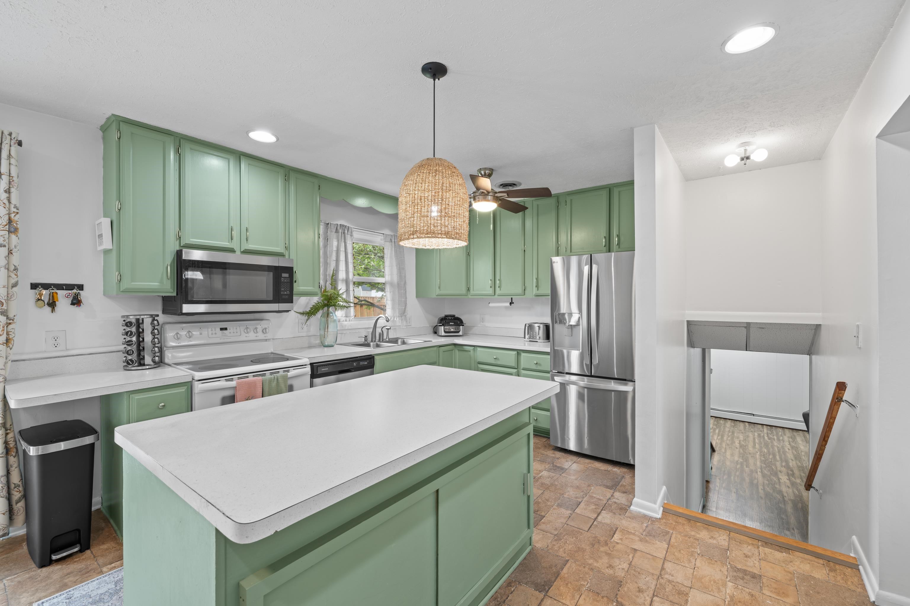183 CAMBRIDGE DR, STUARTS DRAFT, Virginia 24477, 3 Bedrooms Bedrooms, ,2 BathroomsBathrooms,Residential,183 CAMBRIDGE DR,676982 MLS # 676982