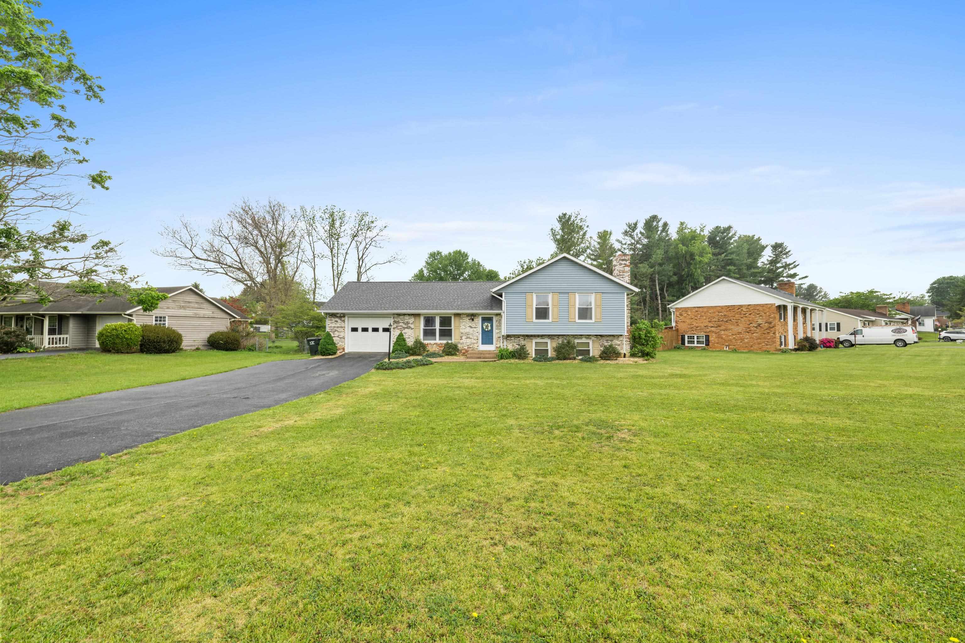 183 CAMBRIDGE DR, STUARTS DRAFT, Virginia 24477, 3 Bedrooms Bedrooms, ,2 BathroomsBathrooms,Residential,183 CAMBRIDGE DR,676982 MLS # 676982