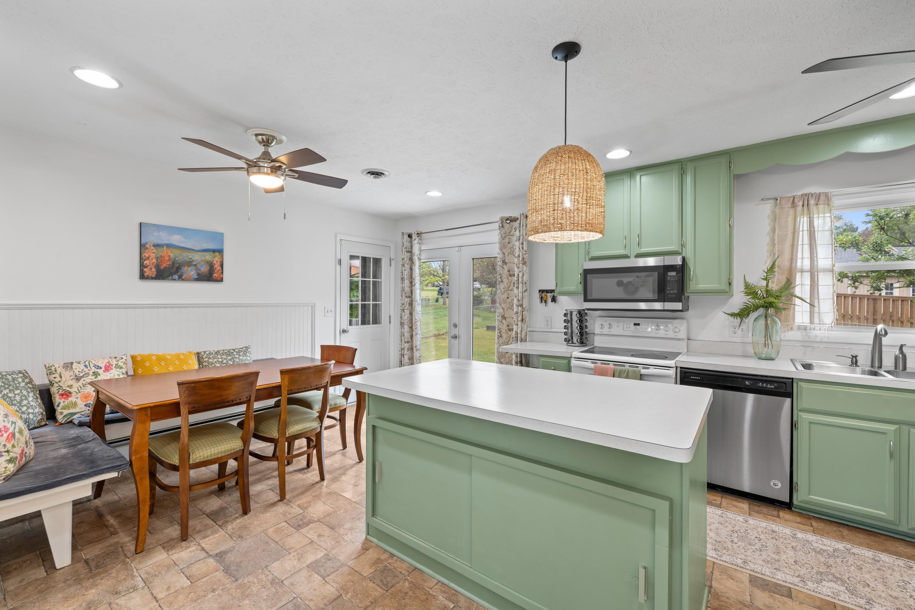183 CAMBRIDGE DR, STUARTS DRAFT, Virginia 24477, 3 Bedrooms Bedrooms, ,2 BathroomsBathrooms,Residential,183 CAMBRIDGE DR,676982 MLS # 676982
