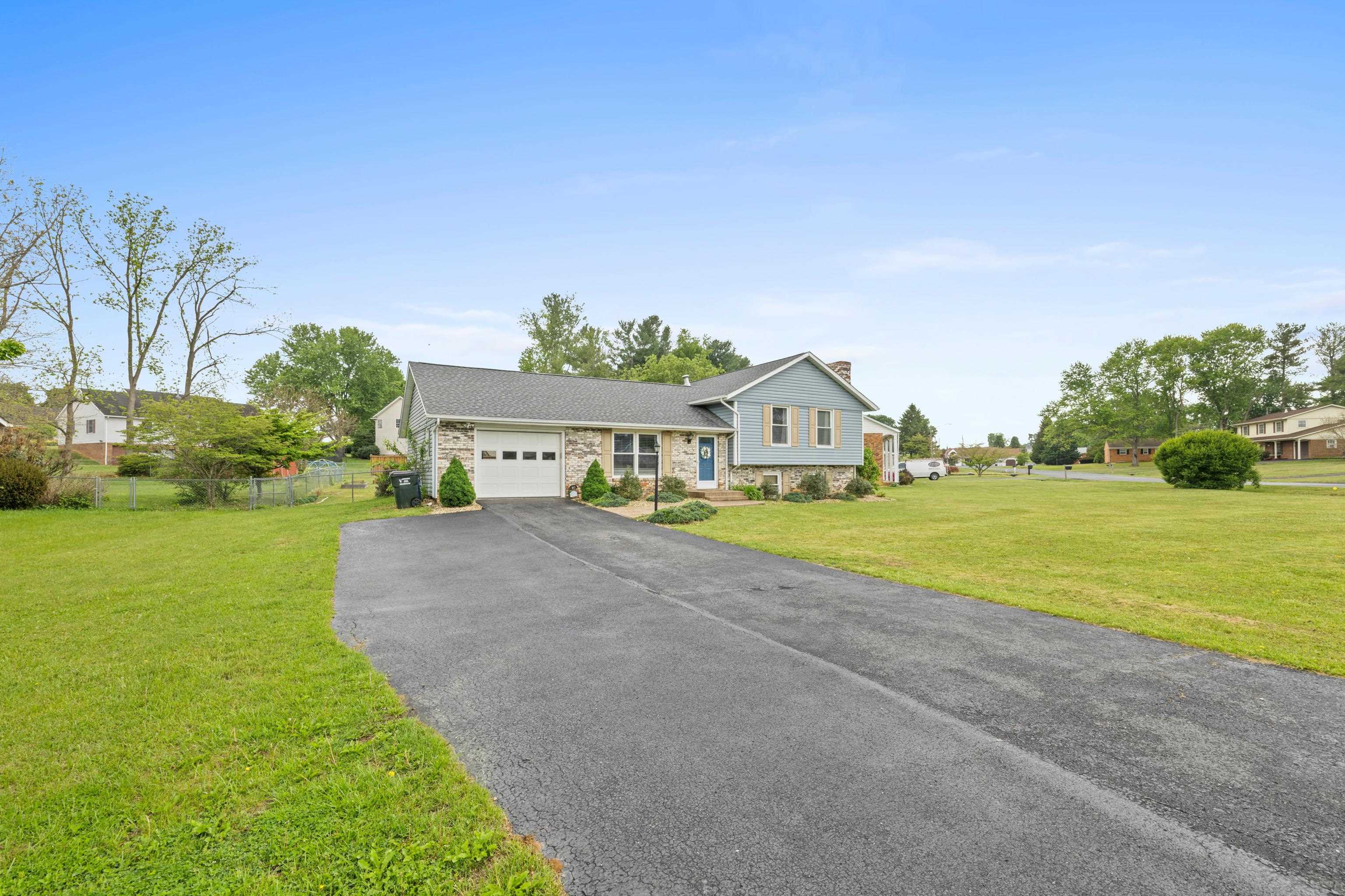 183 CAMBRIDGE DR, STUARTS DRAFT, Virginia 24477, 3 Bedrooms Bedrooms, ,2 BathroomsBathrooms,Residential,183 CAMBRIDGE DR,676982 MLS # 676982