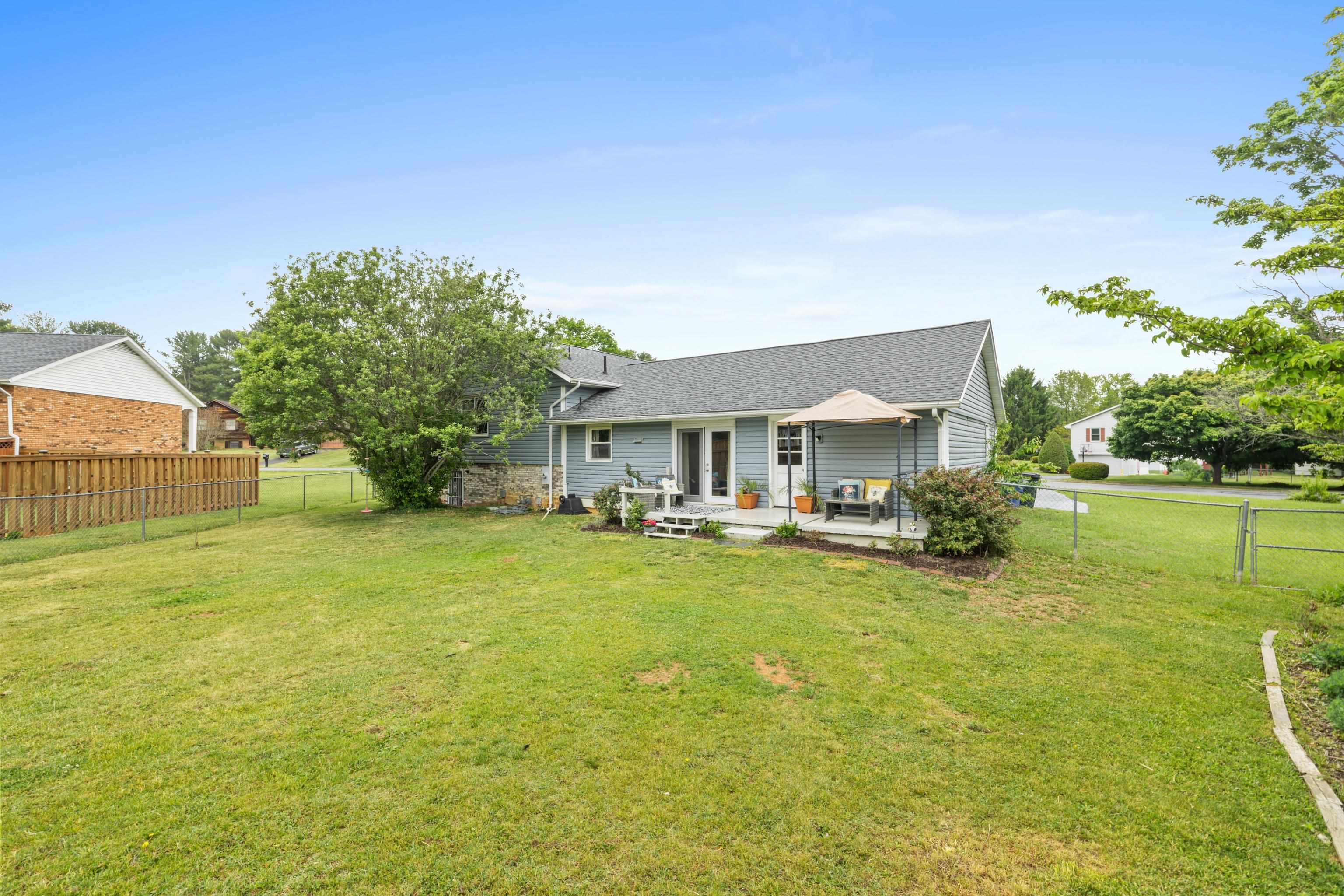 183 CAMBRIDGE DR, STUARTS DRAFT, Virginia 24477, 3 Bedrooms Bedrooms, ,2 BathroomsBathrooms,Residential,183 CAMBRIDGE DR,676982 MLS # 676982