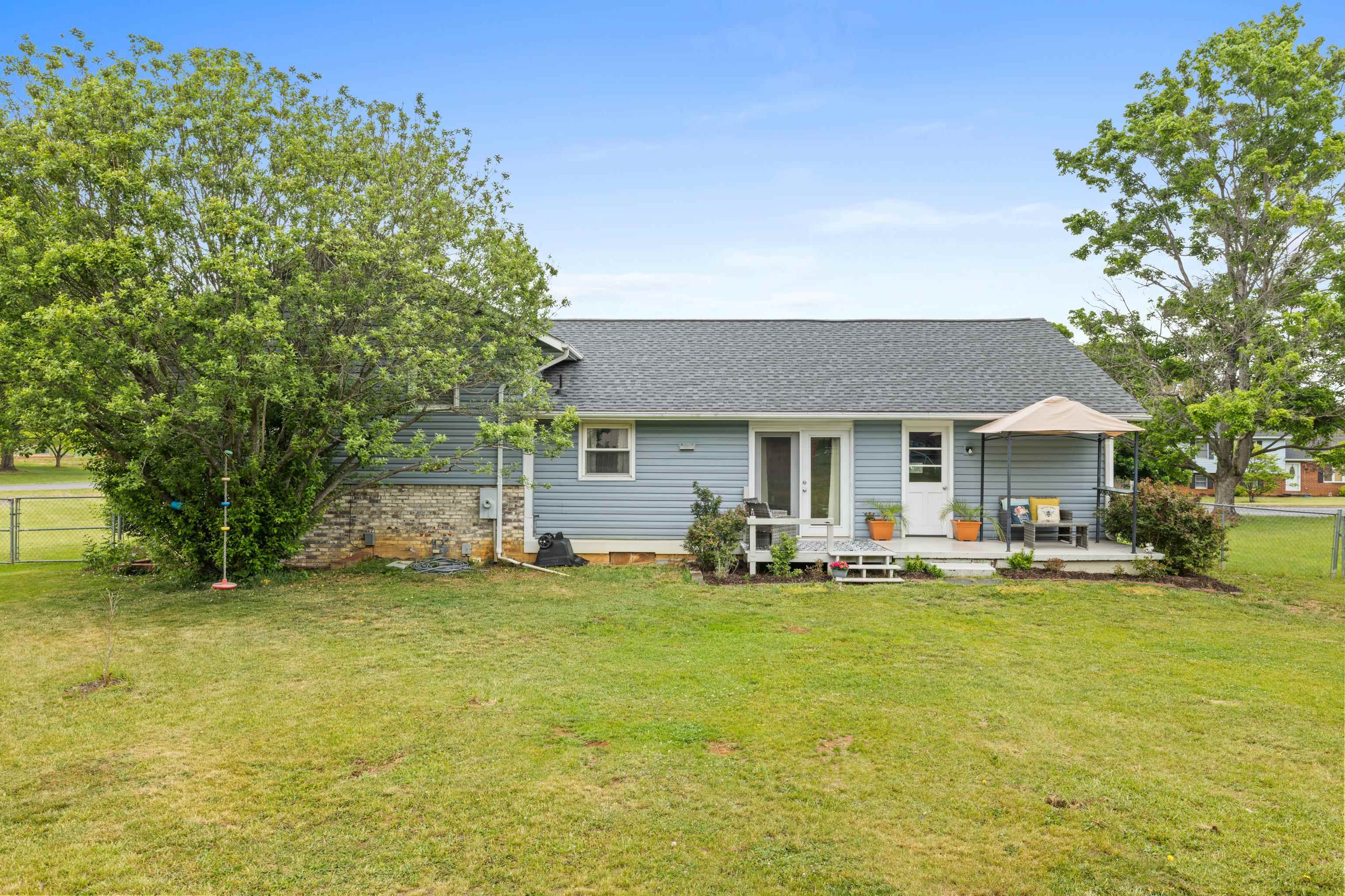 183 CAMBRIDGE DR, STUARTS DRAFT, Virginia 24477, 3 Bedrooms Bedrooms, ,2 BathroomsBathrooms,Residential,183 CAMBRIDGE DR,676982 MLS # 676982