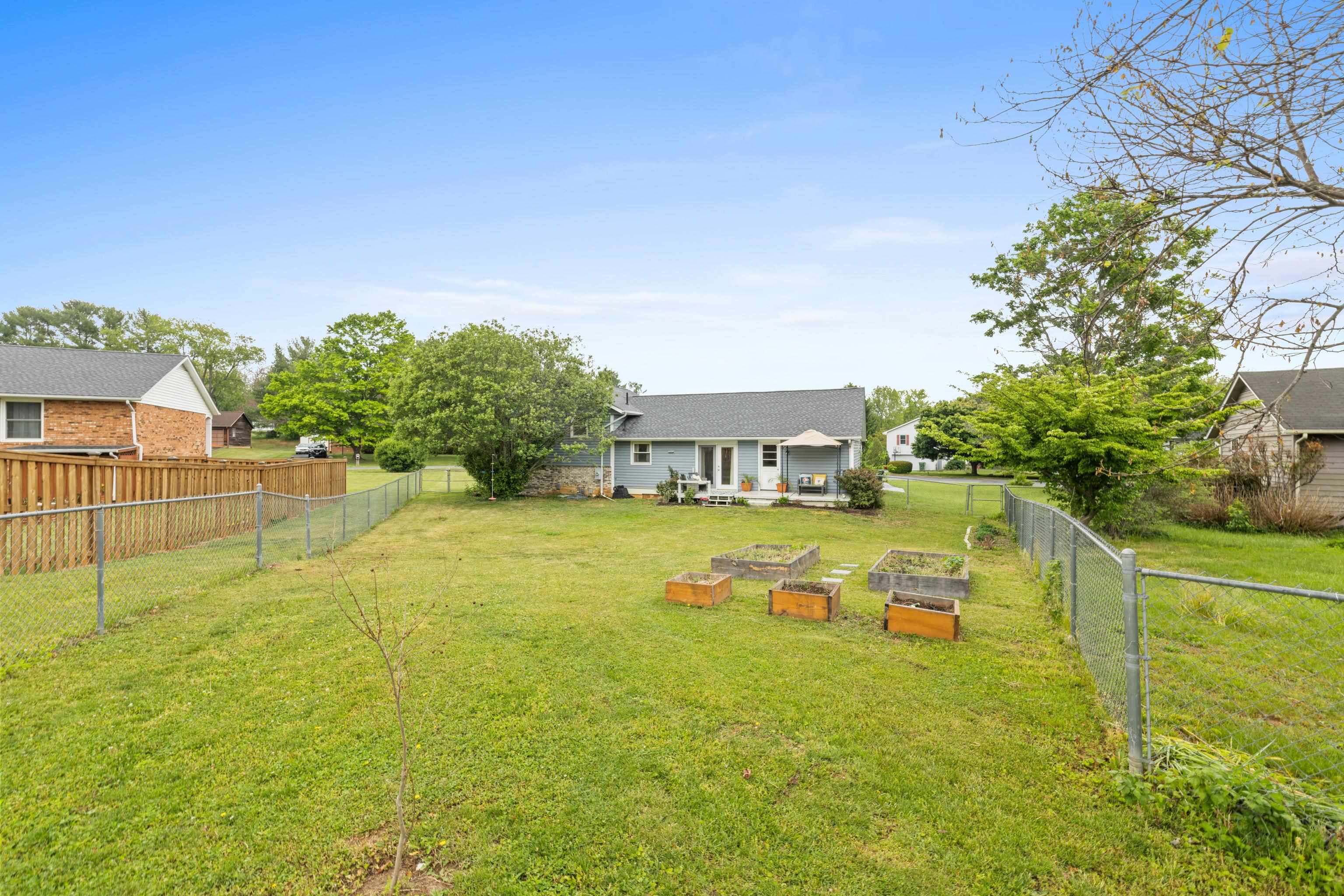 183 CAMBRIDGE DR, STUARTS DRAFT, Virginia 24477, 3 Bedrooms Bedrooms, ,2 BathroomsBathrooms,Residential,183 CAMBRIDGE DR,676982 MLS # 676982