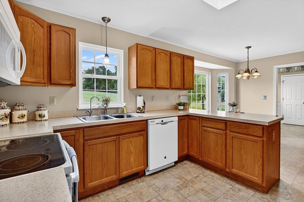 112 GUERNSEY LN, STAUNTON, Virginia 24401, 3 Bedrooms Bedrooms, ,2 BathroomsBathrooms,Residential,112 GUERNSEY LN,676983 MLS # 676983