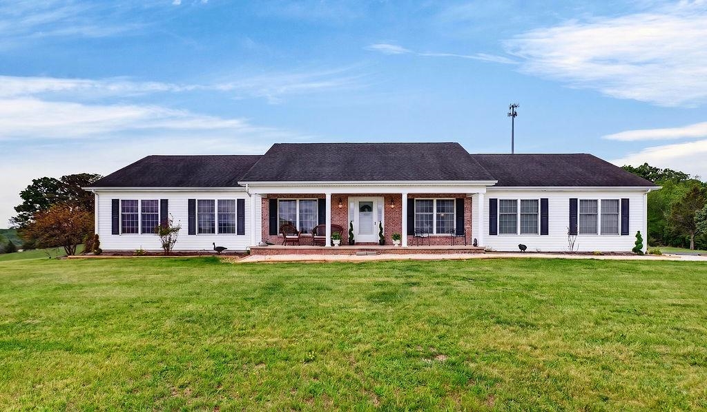 112 GUERNSEY LN, STAUNTON, Virginia 24401, 3 Bedrooms Bedrooms, ,2 BathroomsBathrooms,Residential,112 GUERNSEY LN,676983 MLS # 676983