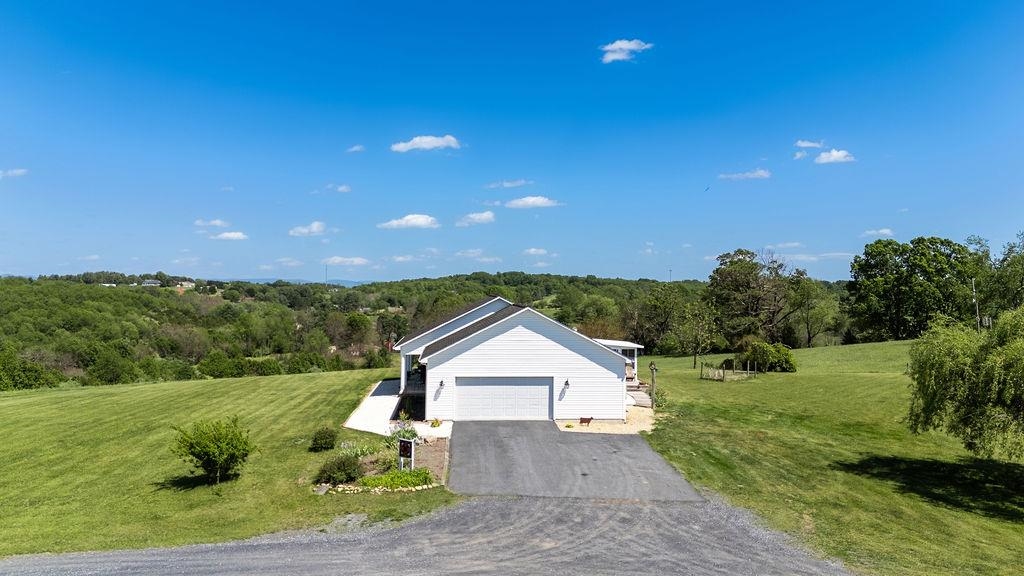 112 GUERNSEY LN, STAUNTON, Virginia 24401, 3 Bedrooms Bedrooms, ,2 BathroomsBathrooms,Residential,112 GUERNSEY LN,676983 MLS # 676983