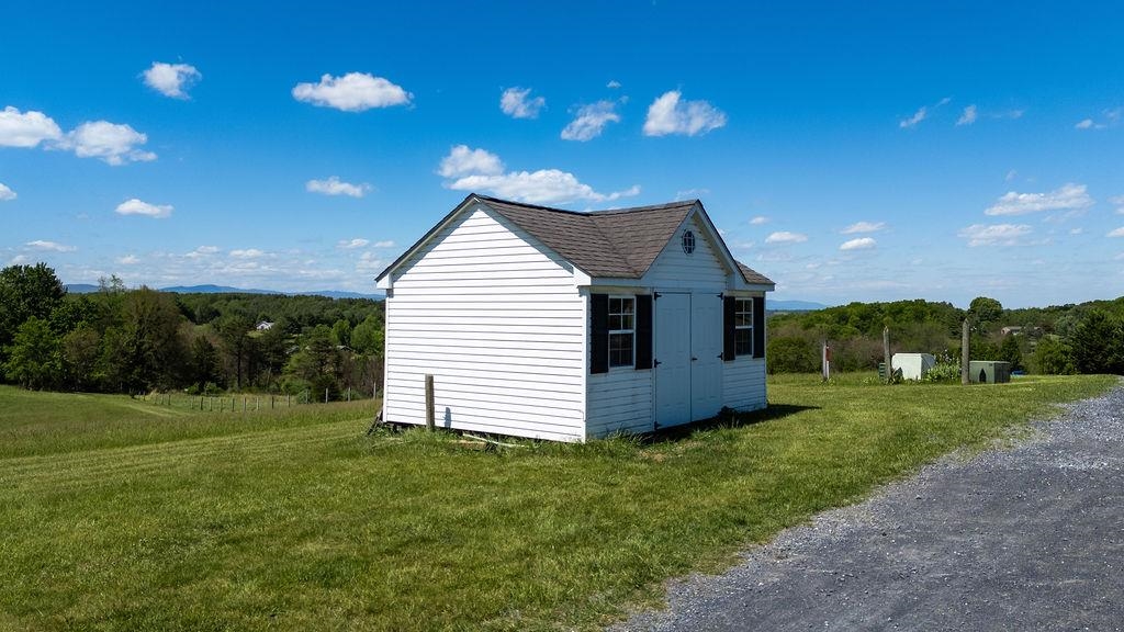 112 GUERNSEY LN, STAUNTON, Virginia 24401, 3 Bedrooms Bedrooms, ,2 BathroomsBathrooms,Residential,112 GUERNSEY LN,676983 MLS # 676983