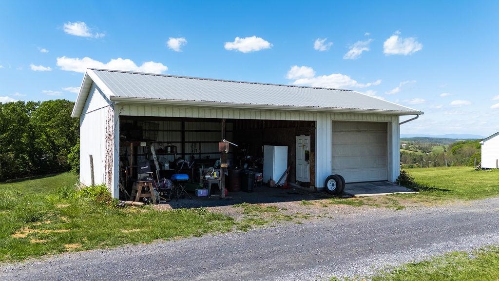 112 GUERNSEY LN, STAUNTON, Virginia 24401, 3 Bedrooms Bedrooms, ,2 BathroomsBathrooms,Residential,112 GUERNSEY LN,676983 MLS # 676983