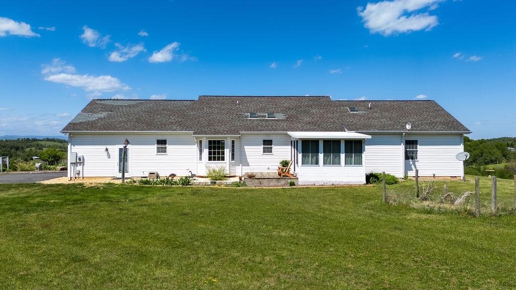 112 GUERNSEY LN, STAUNTON, Virginia 24401, 3 Bedrooms Bedrooms, ,2 BathroomsBathrooms,Residential,112 GUERNSEY LN,676983 MLS # 676983