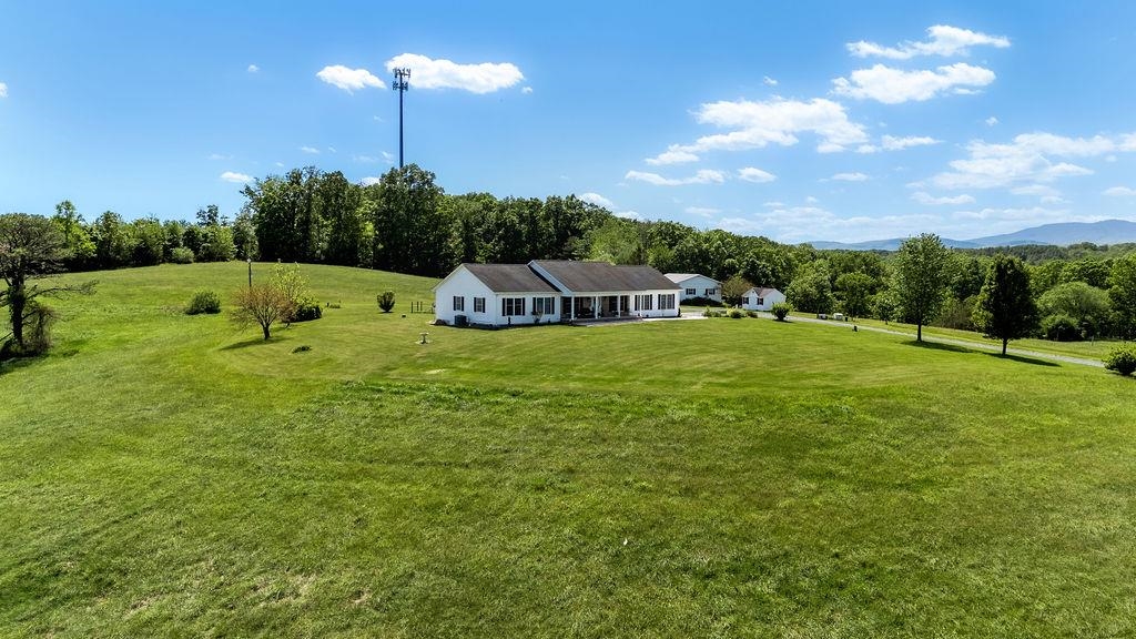 112 GUERNSEY LN, STAUNTON, Virginia 24401, 3 Bedrooms Bedrooms, ,2 BathroomsBathrooms,Residential,112 GUERNSEY LN,676983 MLS # 676983
