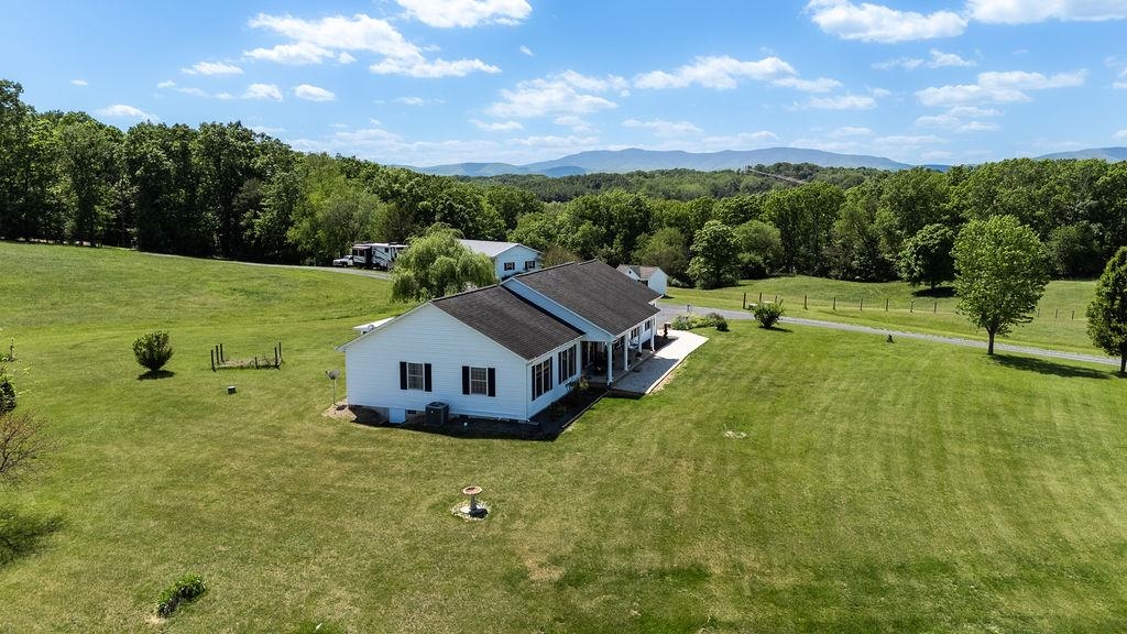 112 GUERNSEY LN, STAUNTON, Virginia 24401, 3 Bedrooms Bedrooms, ,2 BathroomsBathrooms,Residential,112 GUERNSEY LN,676983 MLS # 676983