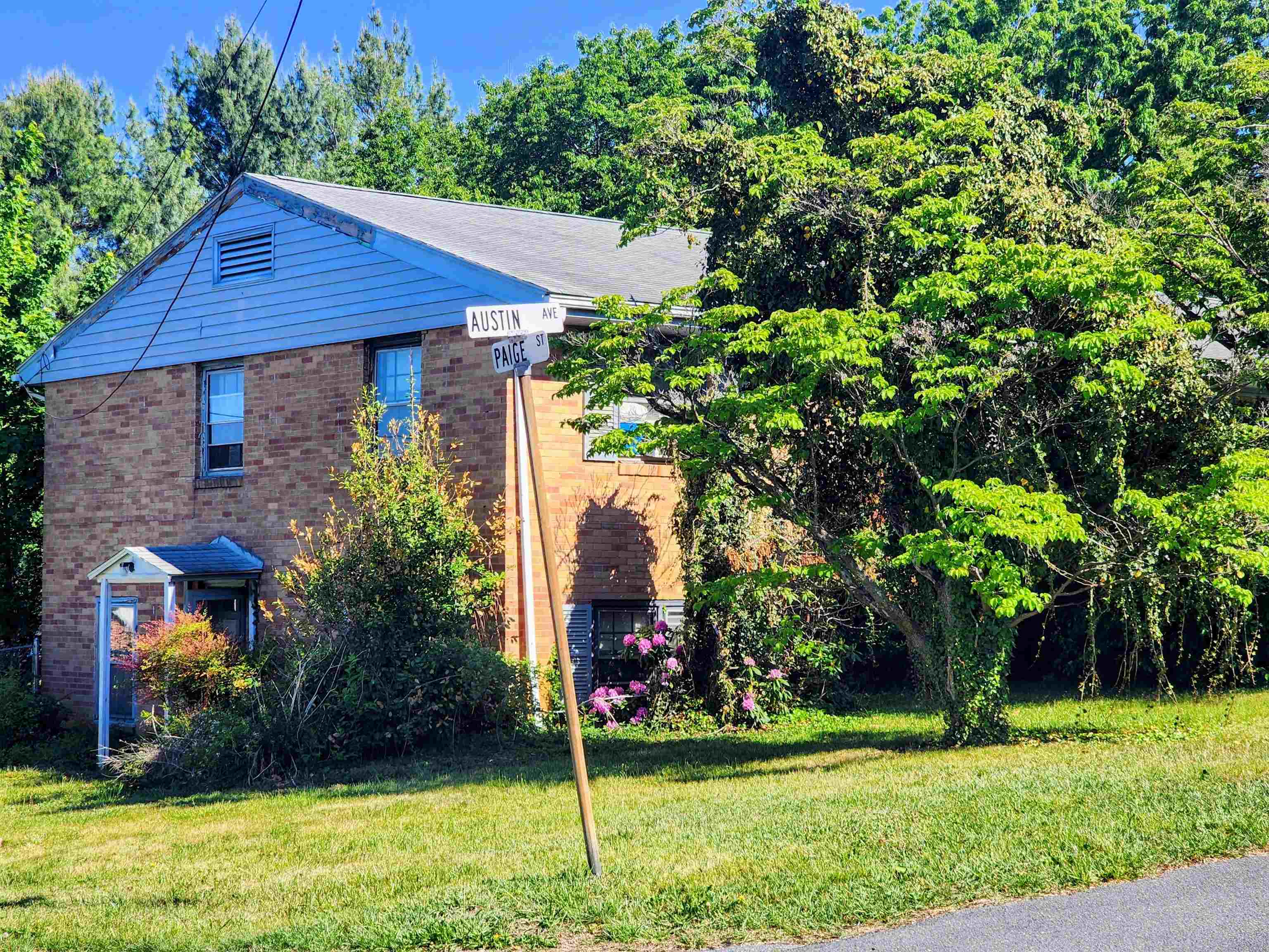 312 AUSTIN AVE, STAUNTON, Virginia 24401, 4 Bedrooms Bedrooms, ,2 BathroomsBathrooms,Residential,312 AUSTIN AVE,676984 MLS # 676984