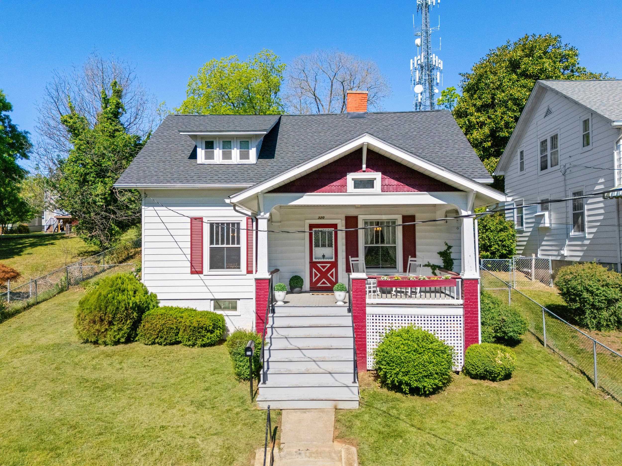 320 INSTITUTE ST, STAUNTON, Virginia 24401, 4 Bedrooms Bedrooms, ,1 BathroomBathrooms,Residential,320 INSTITUTE ST,676988 MLS # 676988