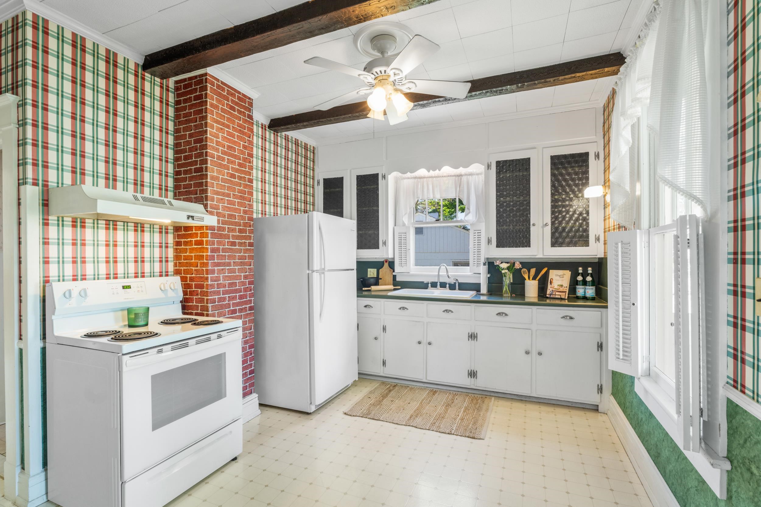 320 INSTITUTE ST, STAUNTON, Virginia 24401, 4 Bedrooms Bedrooms, ,1 BathroomBathrooms,Residential,320 INSTITUTE ST,676988 MLS # 676988