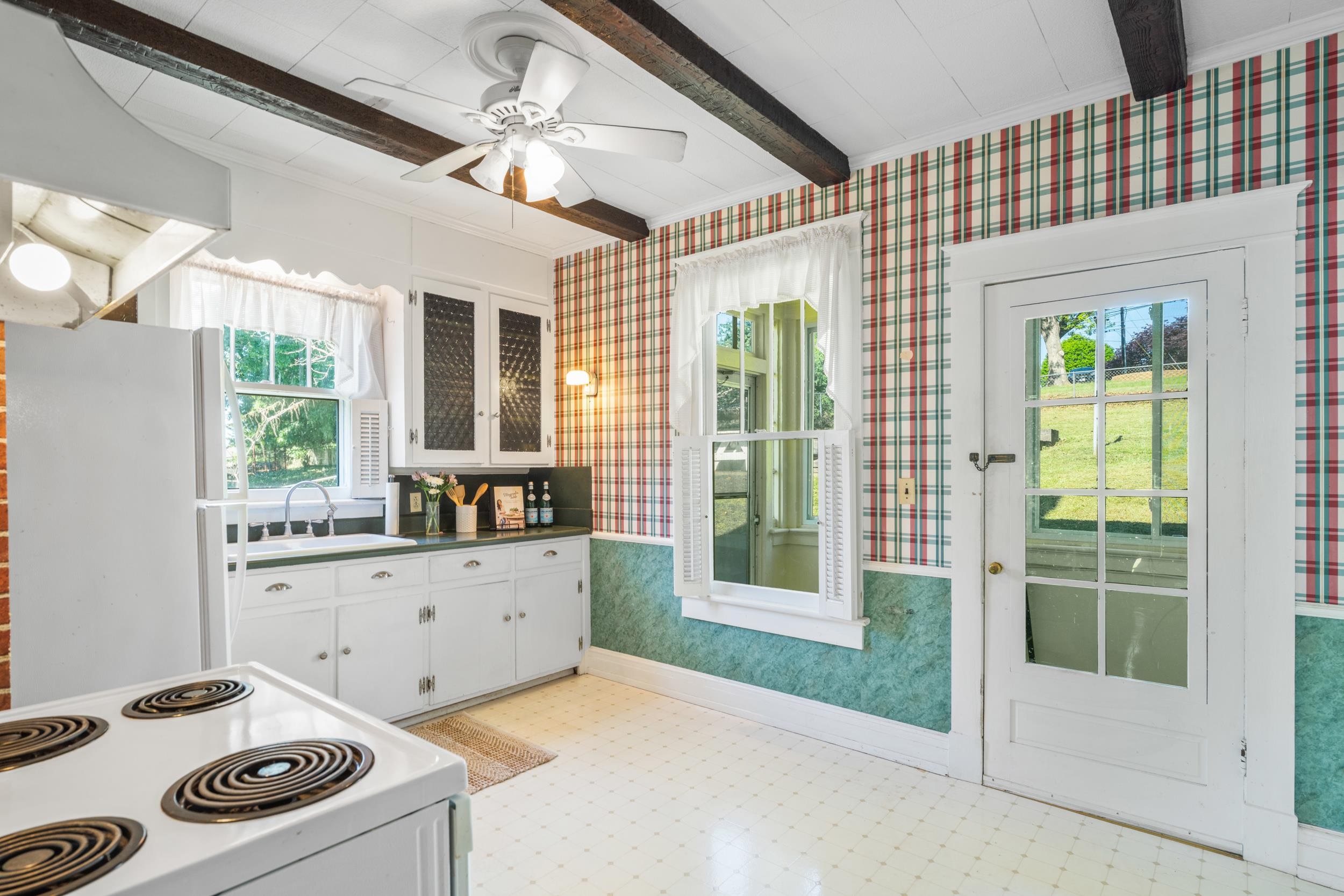 320 INSTITUTE ST, STAUNTON, Virginia 24401, 4 Bedrooms Bedrooms, ,1 BathroomBathrooms,Residential,320 INSTITUTE ST,676988 MLS # 676988
