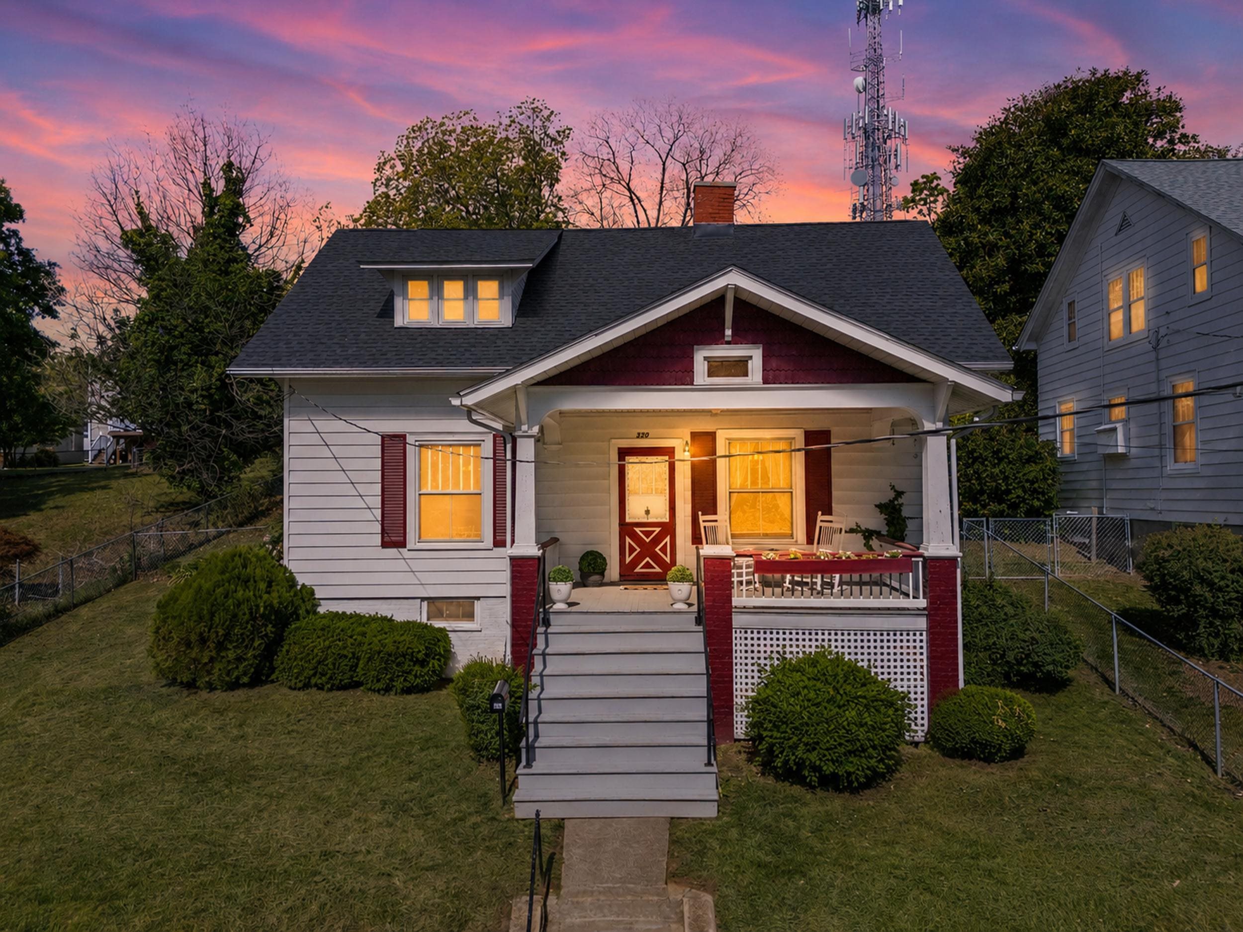 320 INSTITUTE ST, STAUNTON, Virginia 24401, 4 Bedrooms Bedrooms, ,1 BathroomBathrooms,Residential,320 INSTITUTE ST,676988 MLS # 676988