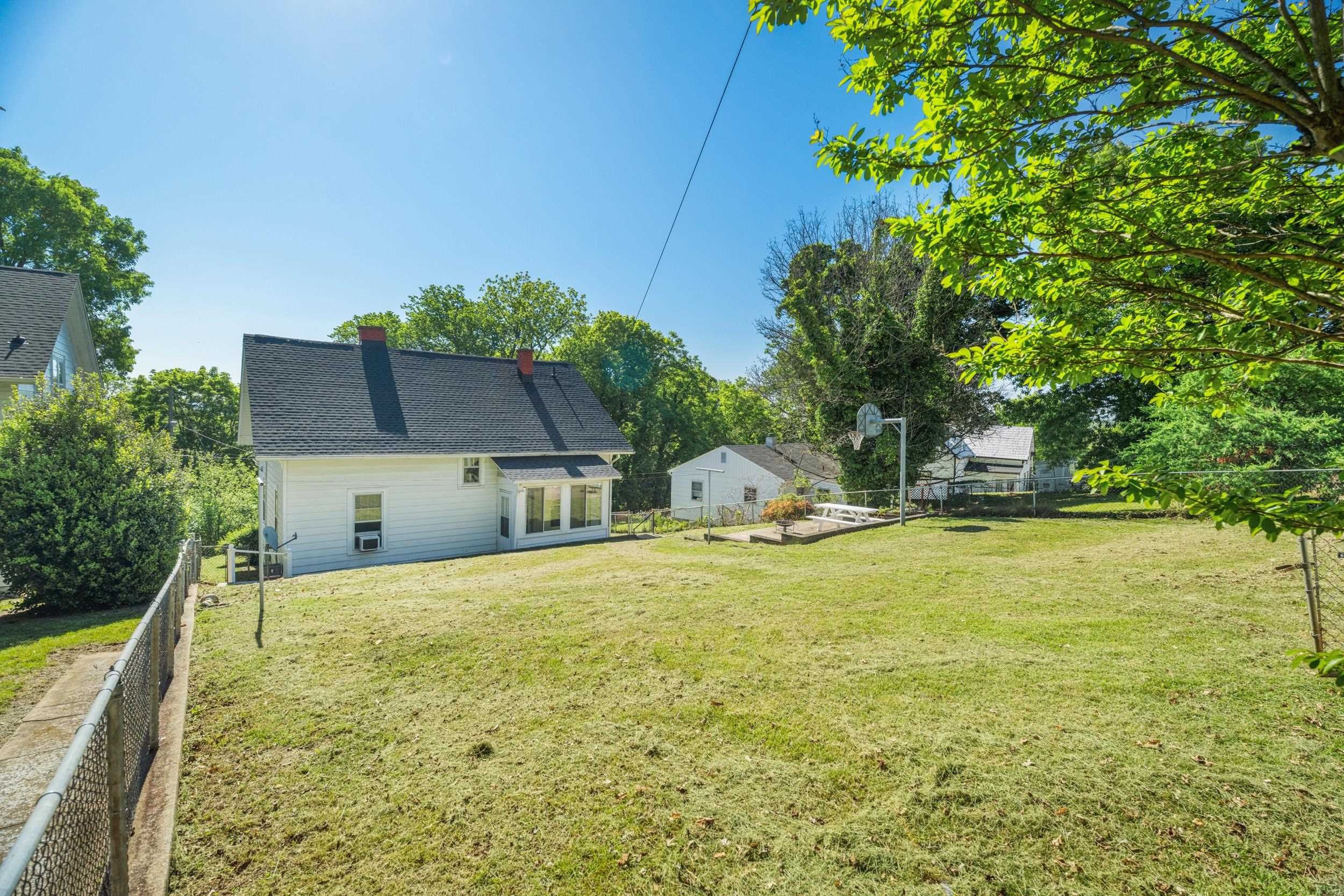 320 INSTITUTE ST, STAUNTON, Virginia 24401, 4 Bedrooms Bedrooms, ,1 BathroomBathrooms,Residential,320 INSTITUTE ST,676988 MLS # 676988
