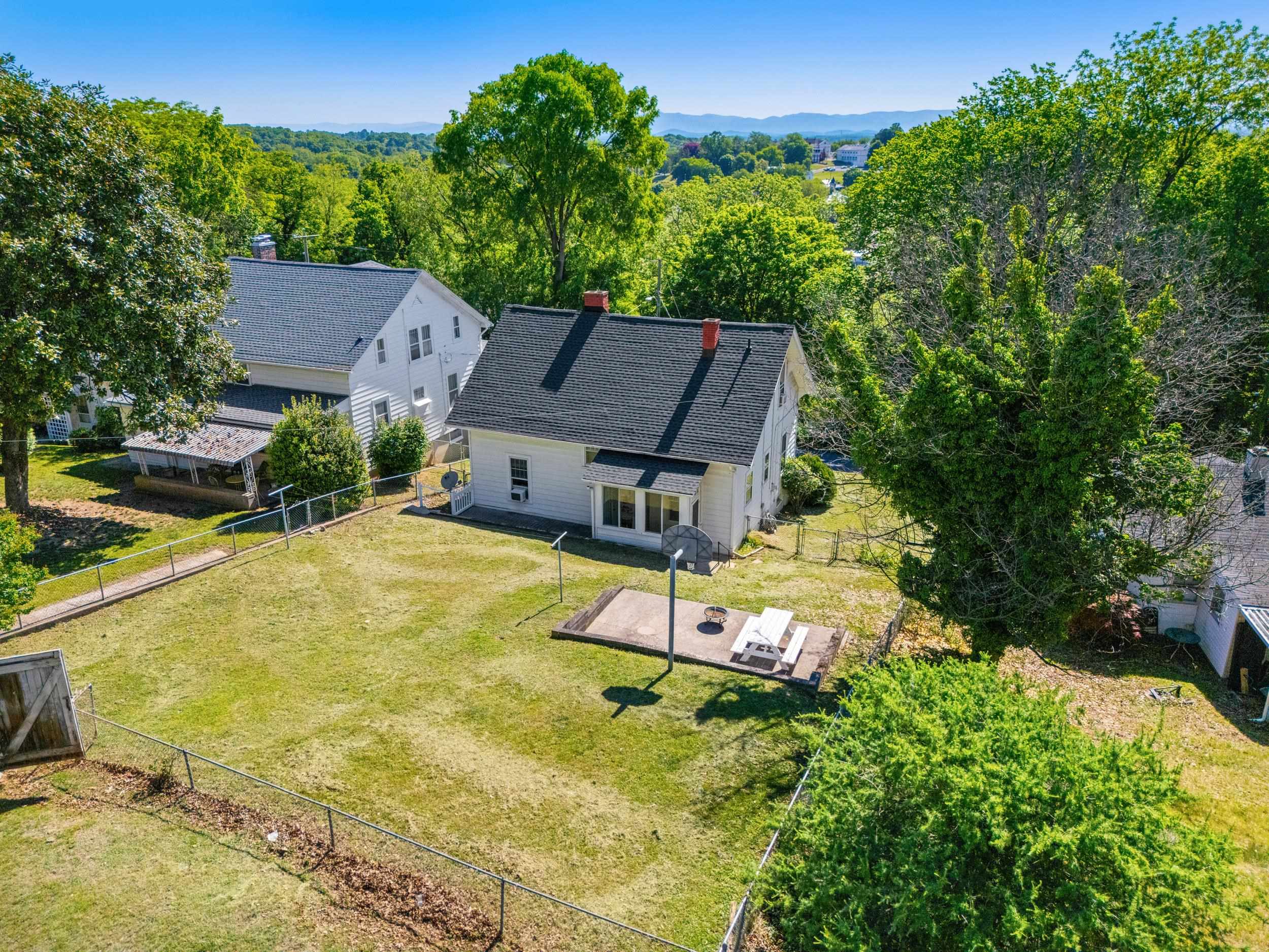 320 INSTITUTE ST, STAUNTON, Virginia 24401, 4 Bedrooms Bedrooms, ,1 BathroomBathrooms,Residential,320 INSTITUTE ST,676988 MLS # 676988
