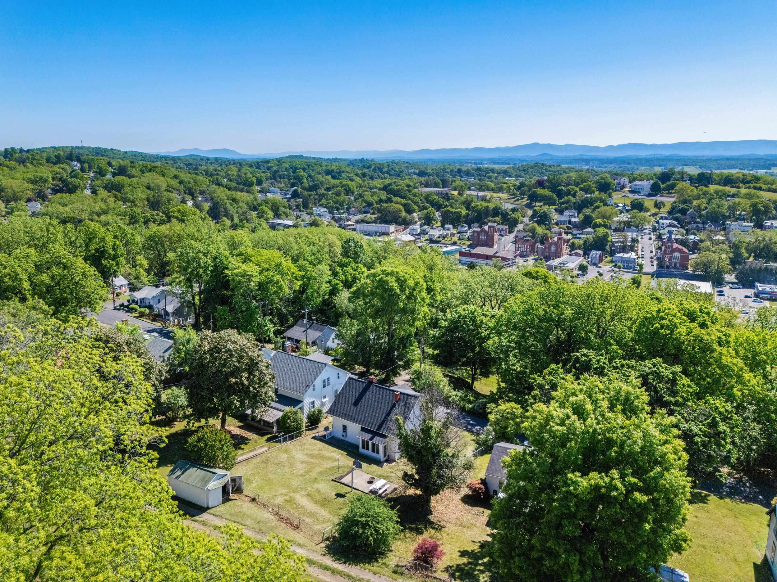 320 INSTITUTE ST, STAUNTON, Virginia 24401, 4 Bedrooms Bedrooms, ,1 BathroomBathrooms,Residential,320 INSTITUTE ST,676988 MLS # 676988