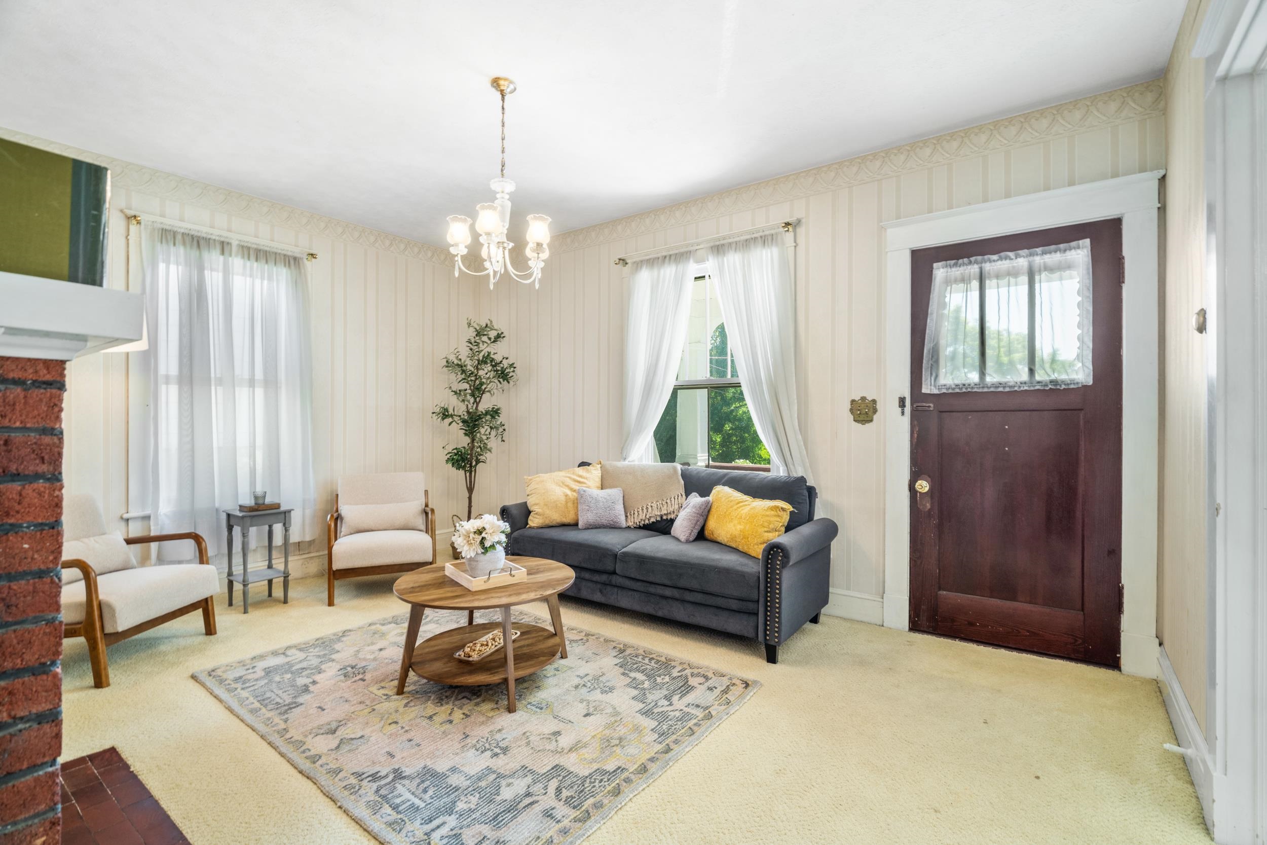 320 INSTITUTE ST, STAUNTON, Virginia 24401, 4 Bedrooms Bedrooms, ,1 BathroomBathrooms,Residential,320 INSTITUTE ST,676988 MLS # 676988