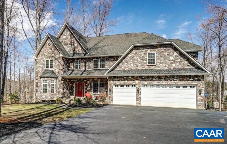 LAKE ANNA WATERFRONT HOME ON 2+ ACRES ON THE PRIVATE SIDE