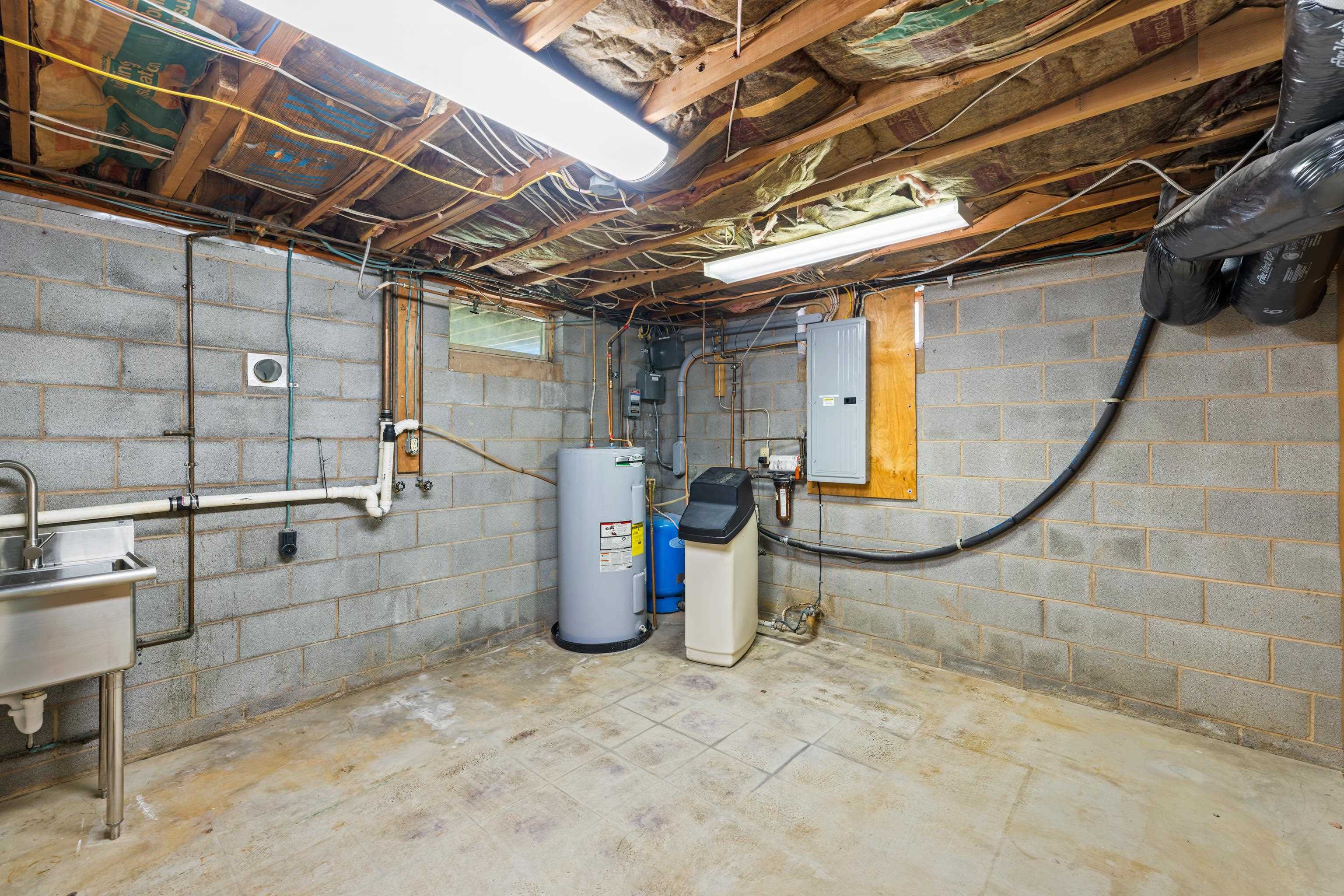 1569 MASSANETTA SPRINGS RD, ROCKINGHAM, Virginia 22801, 4 Bedrooms Bedrooms, ,3 BathroomsBathrooms,Residential,1569 MASSANETTA SPRINGS RD,677009 MLS # 677009