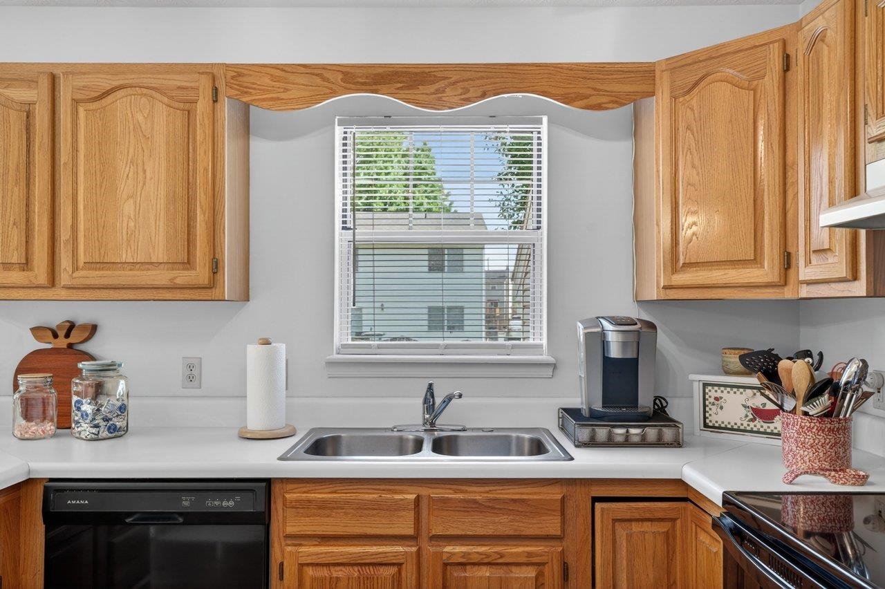 415 GLENFIELD CT, HARRISONBURG, Virginia 22802, 3 Bedrooms Bedrooms, ,1 BathroomBathrooms,Residential,415 GLENFIELD CT,676950 MLS # 676950