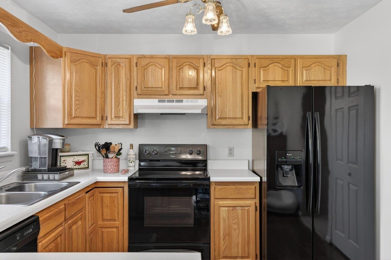 415 GLENFIELD CT, HARRISONBURG, Virginia 22802, 3 Bedrooms Bedrooms, ,1 BathroomBathrooms,Residential,415 GLENFIELD CT,676950 MLS # 676950