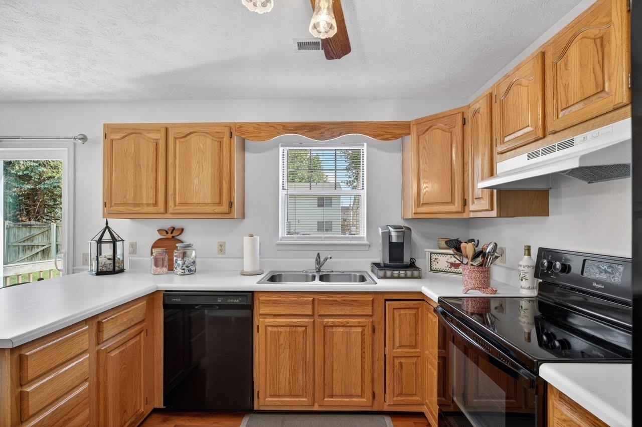 415 GLENFIELD CT, HARRISONBURG, Virginia 22802, 3 Bedrooms Bedrooms, ,1 BathroomBathrooms,Residential,415 GLENFIELD CT,676950 MLS # 676950