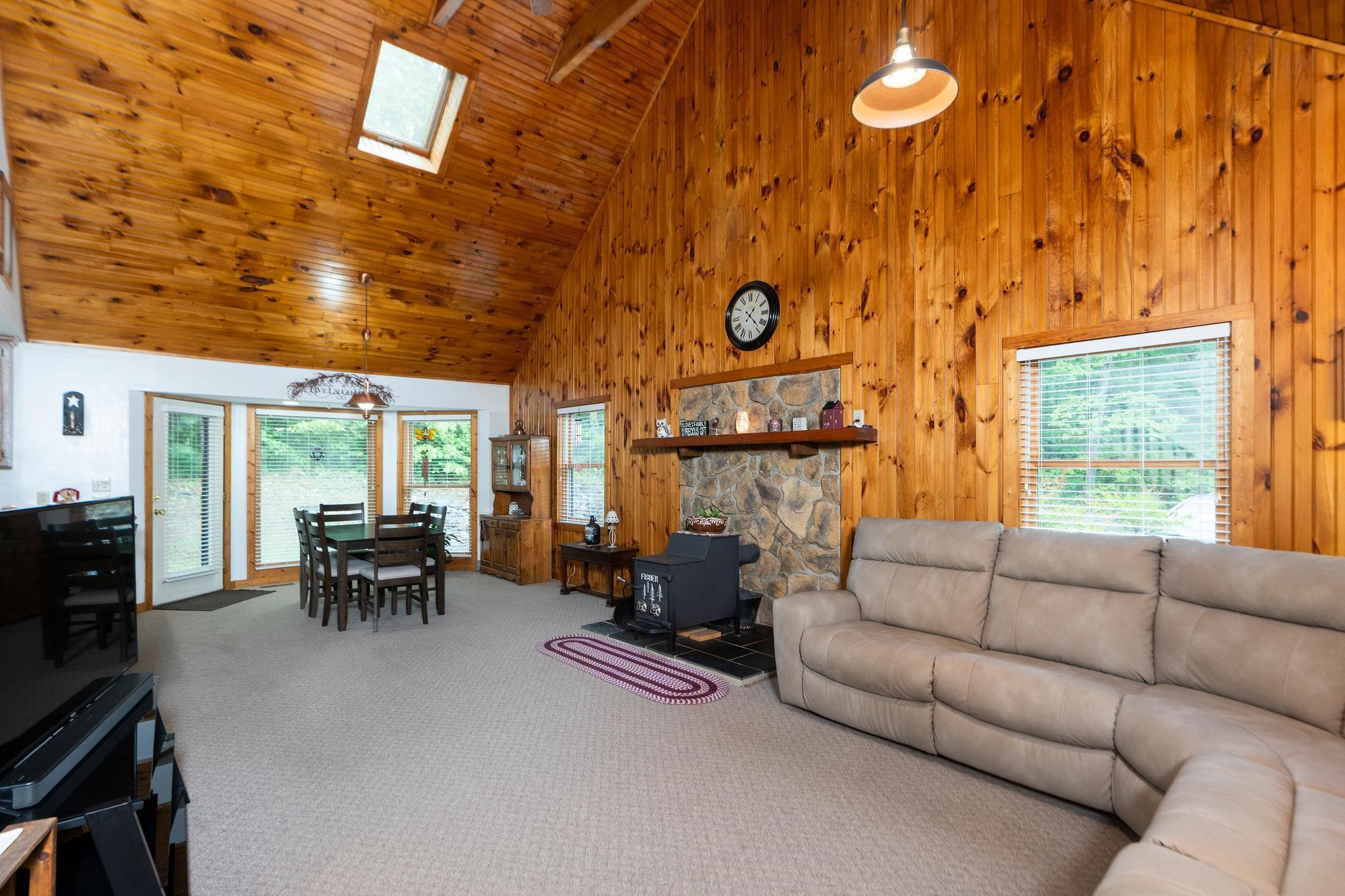 94 BEAR PATH LN, LYNDHURST, Virginia 22952, 2 Bedrooms Bedrooms, ,1 BathroomBathrooms,Residential,94 BEAR PATH LN,677018 MLS # 677018