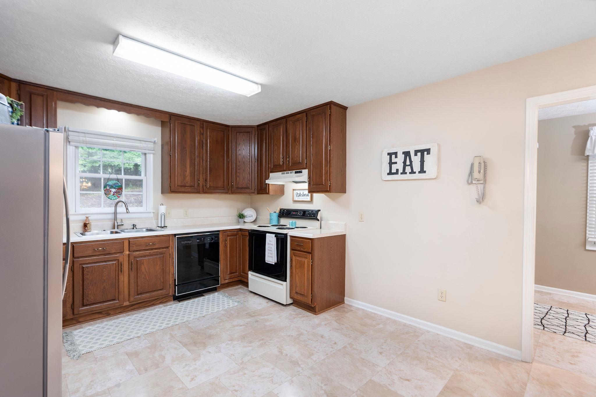334 SHARON LN, STAUNTON, Virginia 24401, 3 Bedrooms Bedrooms, ,2 BathroomsBathrooms,Residential,334 SHARON LN,677039 MLS # 677039