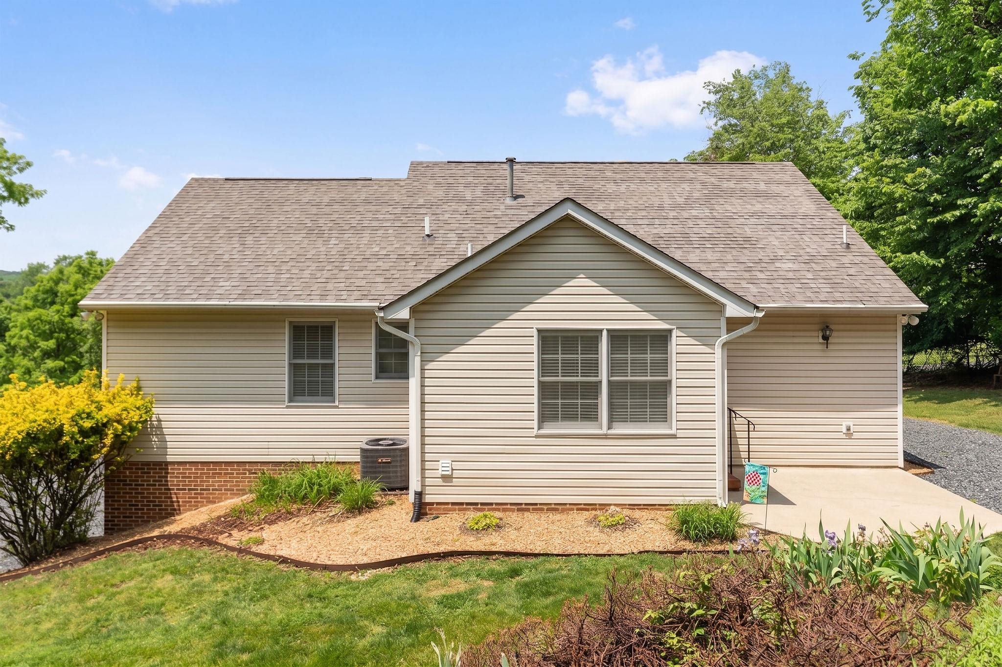 334 SHARON LN, STAUNTON, Virginia 24401, 3 Bedrooms Bedrooms, ,2 BathroomsBathrooms,Residential,334 SHARON LN,677039 MLS # 677039