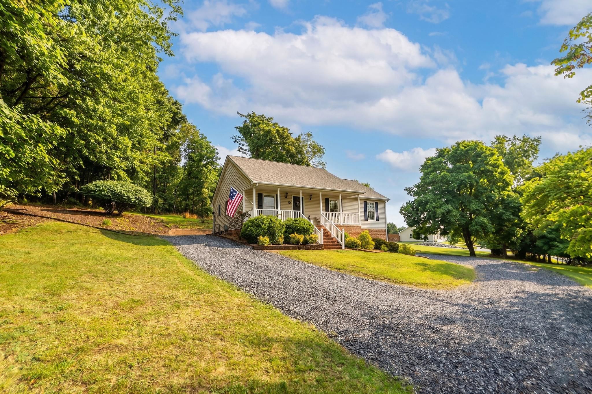 334 SHARON LN, STAUNTON, Virginia 24401, 3 Bedrooms Bedrooms, ,2 BathroomsBathrooms,Residential,334 SHARON LN,677039 MLS # 677039