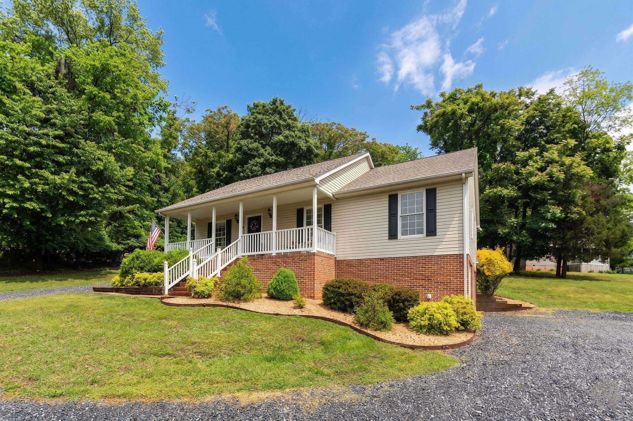 334 SHARON LN, STAUNTON, Virginia 24401, 3 Bedrooms Bedrooms, ,2 BathroomsBathrooms,Residential,334 SHARON LN,677039 MLS # 677039