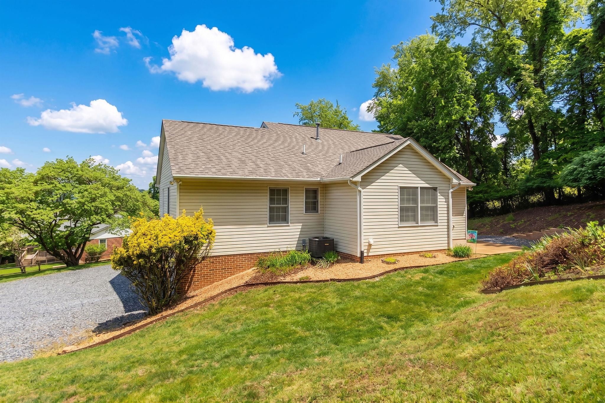 334 SHARON LN, STAUNTON, Virginia 24401, 3 Bedrooms Bedrooms, ,2 BathroomsBathrooms,Residential,334 SHARON LN,677039 MLS # 677039