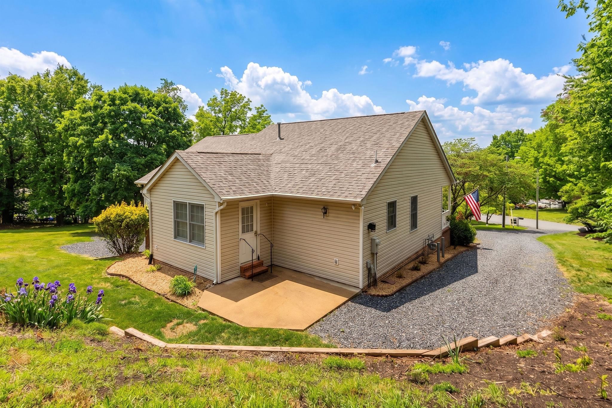 334 SHARON LN, STAUNTON, Virginia 24401, 3 Bedrooms Bedrooms, ,2 BathroomsBathrooms,Residential,334 SHARON LN,677039 MLS # 677039