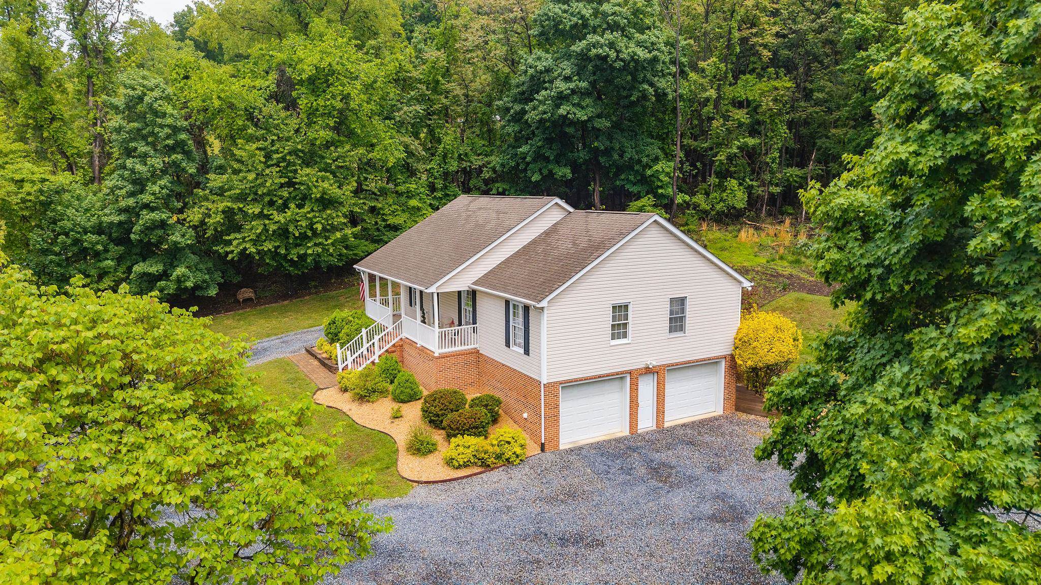 334 SHARON LN, STAUNTON, Virginia 24401, 3 Bedrooms Bedrooms, ,2 BathroomsBathrooms,Residential,334 SHARON LN,677039 MLS # 677039