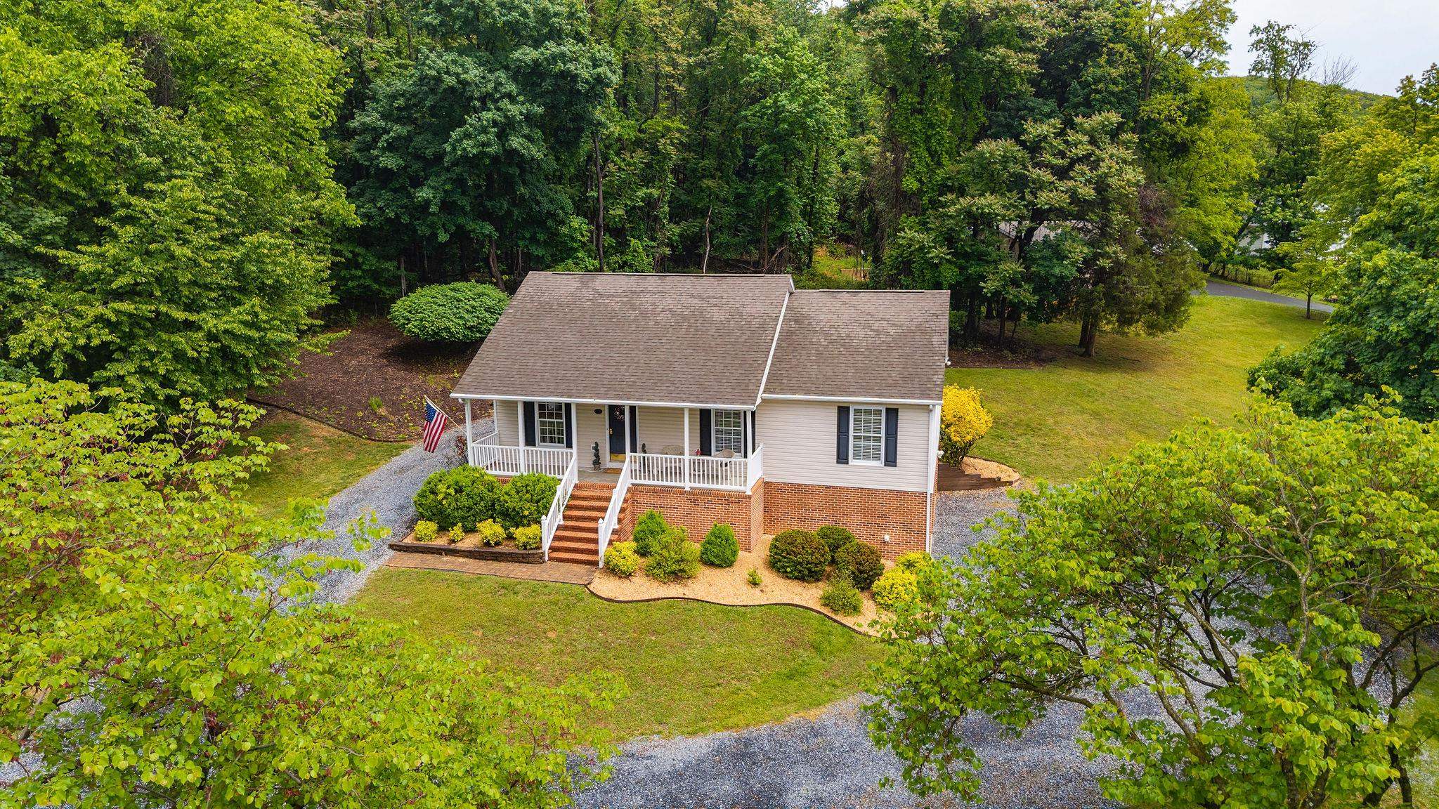 334 SHARON LN, STAUNTON, Virginia 24401, 3 Bedrooms Bedrooms, ,2 BathroomsBathrooms,Residential,334 SHARON LN,677039 MLS # 677039