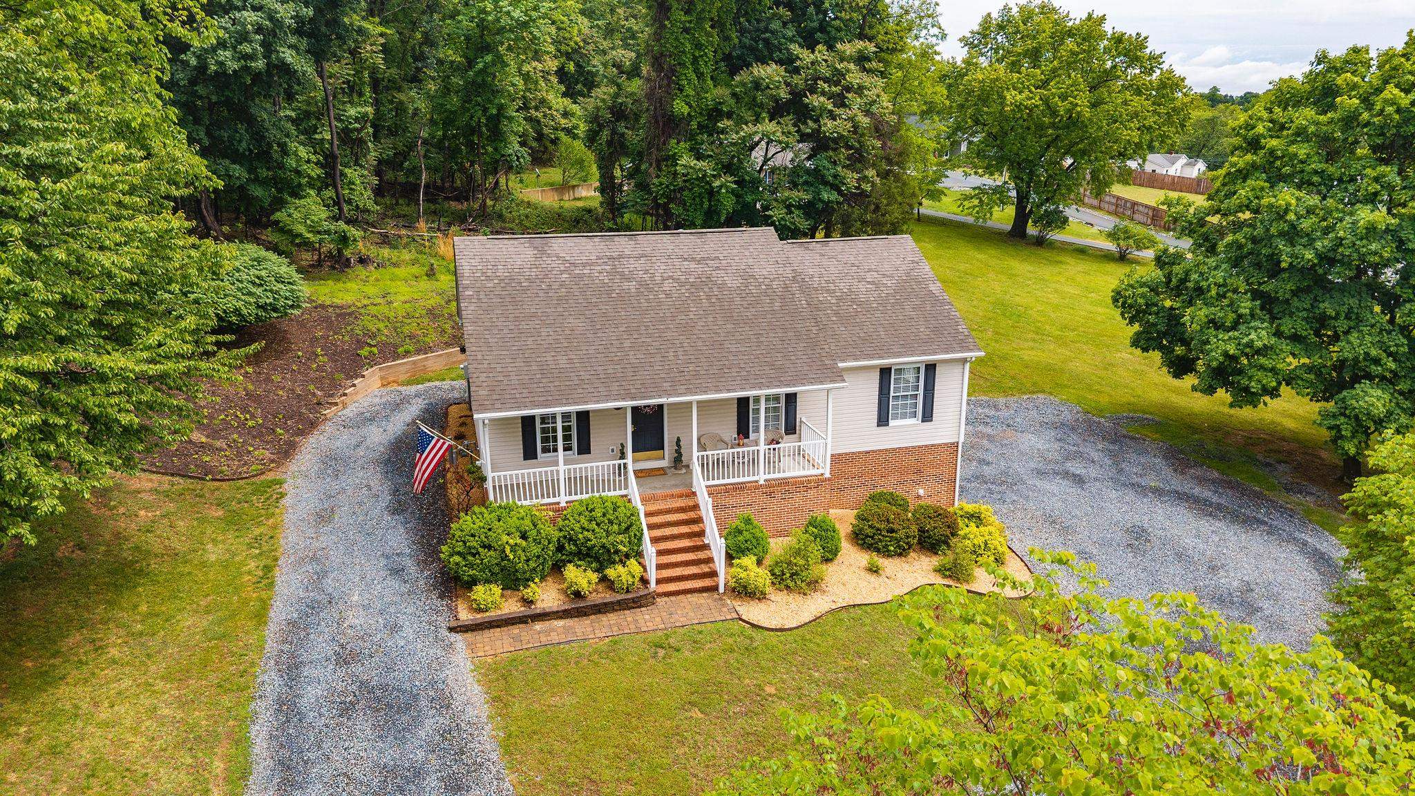 334 SHARON LN, STAUNTON, Virginia 24401, 3 Bedrooms Bedrooms, ,2 BathroomsBathrooms,Residential,334 SHARON LN,677039 MLS # 677039