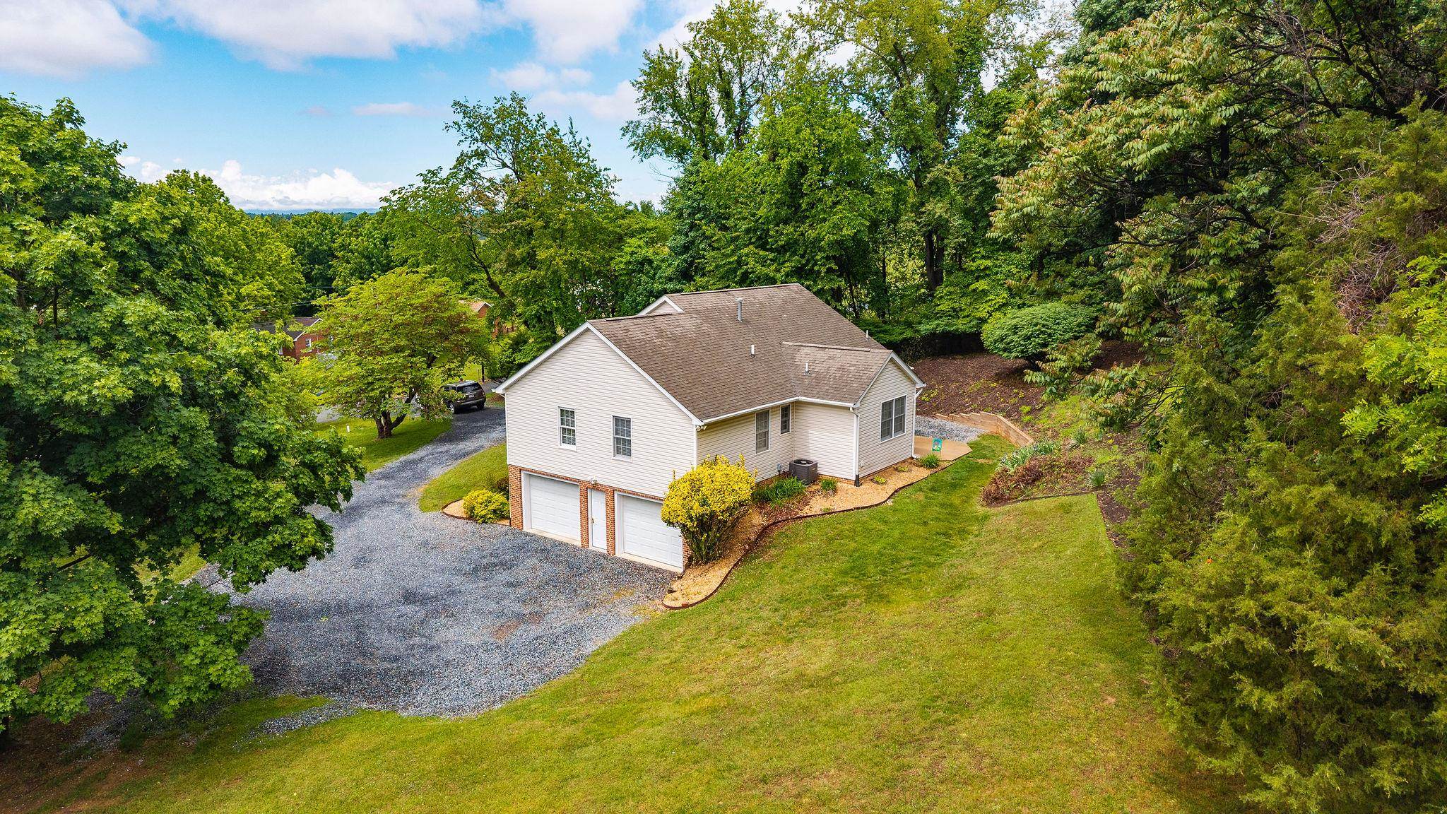 334 SHARON LN, STAUNTON, Virginia 24401, 3 Bedrooms Bedrooms, ,2 BathroomsBathrooms,Residential,334 SHARON LN,677039 MLS # 677039