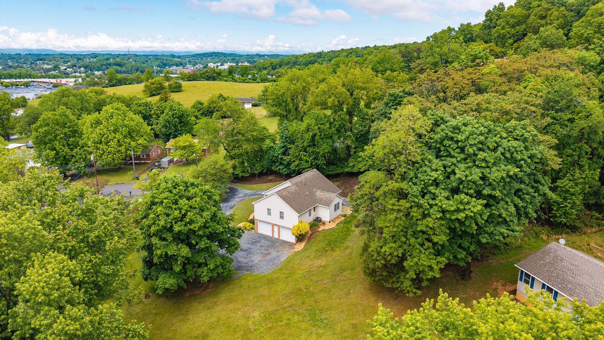 334 SHARON LN, STAUNTON, Virginia 24401, 3 Bedrooms Bedrooms, ,2 BathroomsBathrooms,Residential,334 SHARON LN,677039 MLS # 677039