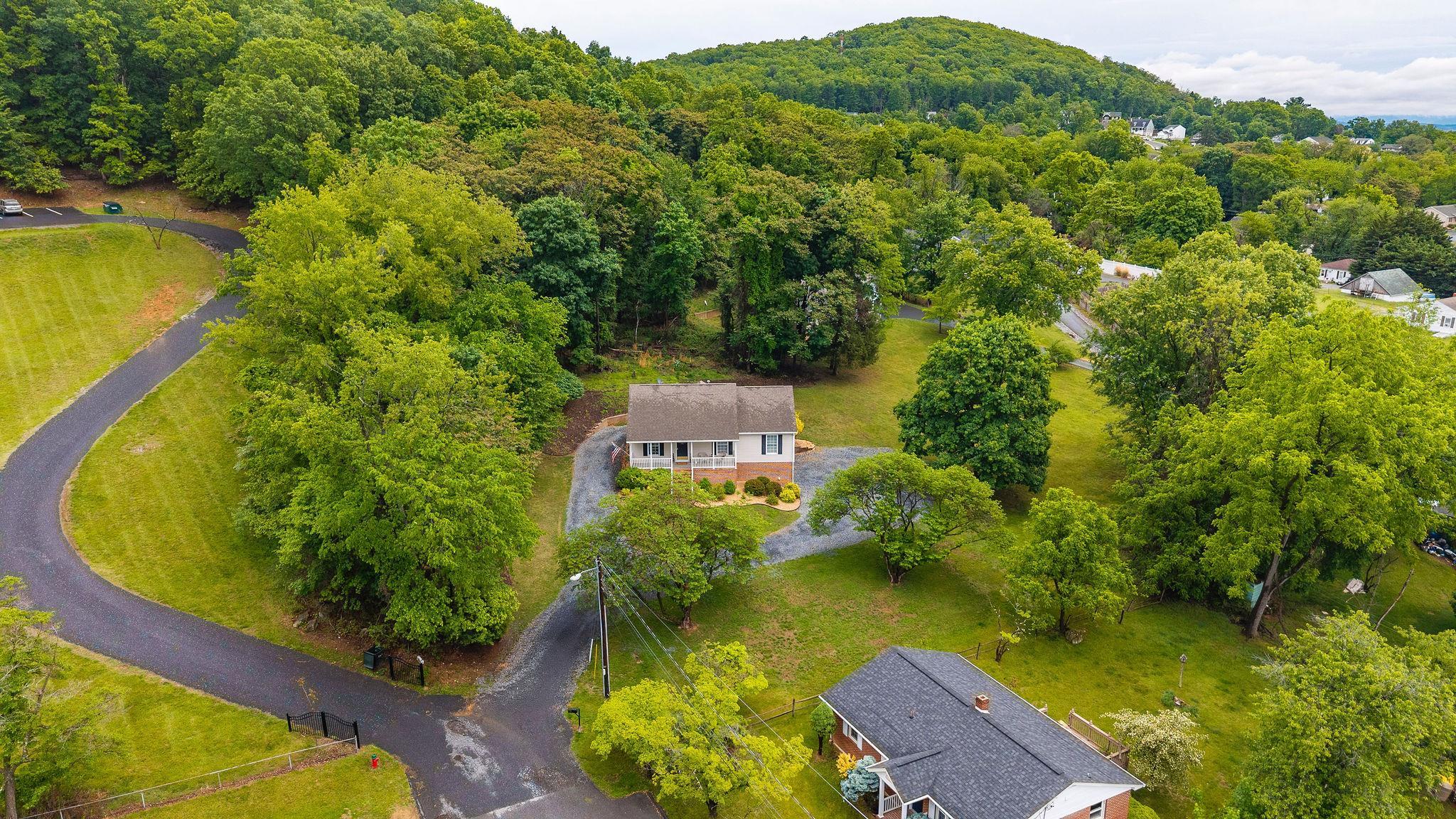 334 SHARON LN, STAUNTON, Virginia 24401, 3 Bedrooms Bedrooms, ,2 BathroomsBathrooms,Residential,334 SHARON LN,677039 MLS # 677039