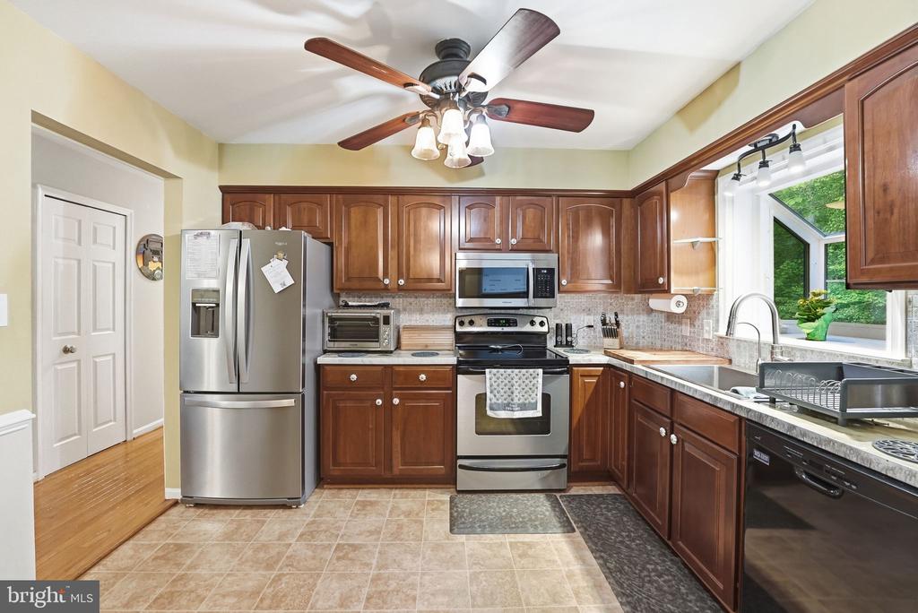 11707 WILDERNESS PARK DR, SPOTSYLVANIA, Virginia 22551, 5 Bedrooms Bedrooms, ,3 BathroomsBathrooms,Residential,11707 WILDERNESS PARK DR,VASP2041330 MLS # VASP2041330