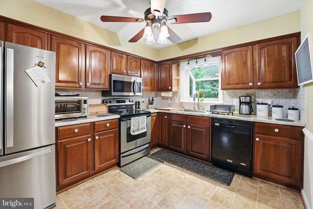 11707 WILDERNESS PARK DR, SPOTSYLVANIA, Virginia 22551, 5 Bedrooms Bedrooms, ,3 BathroomsBathrooms,Residential,11707 WILDERNESS PARK DR,VASP2041330 MLS # VASP2041330