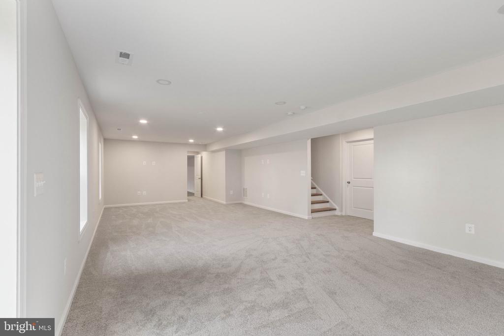 10602 SPRINGVALE LN, SPOTSYLVANIA, Virginia 22551, 5 Bedrooms Bedrooms, ,4 BathroomsBathrooms,Residential,10602 SPRINGVALE LN,VASP2041830 MLS # VASP2041830