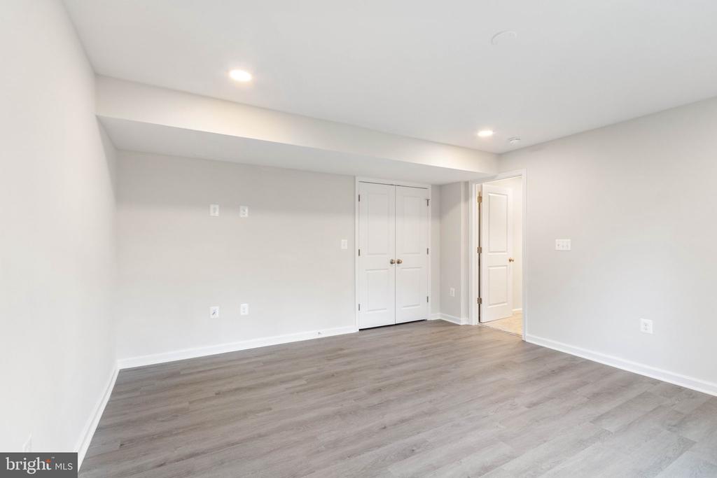 10602 SPRINGVALE LN, SPOTSYLVANIA, Virginia 22551, 5 Bedrooms Bedrooms, ,4 BathroomsBathrooms,Residential,10602 SPRINGVALE LN,VASP2041830 MLS # VASP2041830