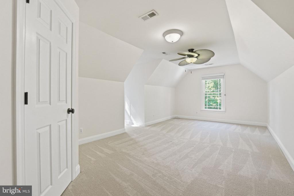 10713 KIRKLAND DR, SPOTSYLVANIA, Virginia 22551, 5 Bedrooms Bedrooms, ,3 BathroomsBathrooms,Residential,10713 KIRKLAND DR,VASP2040952 MLS # VASP2040952